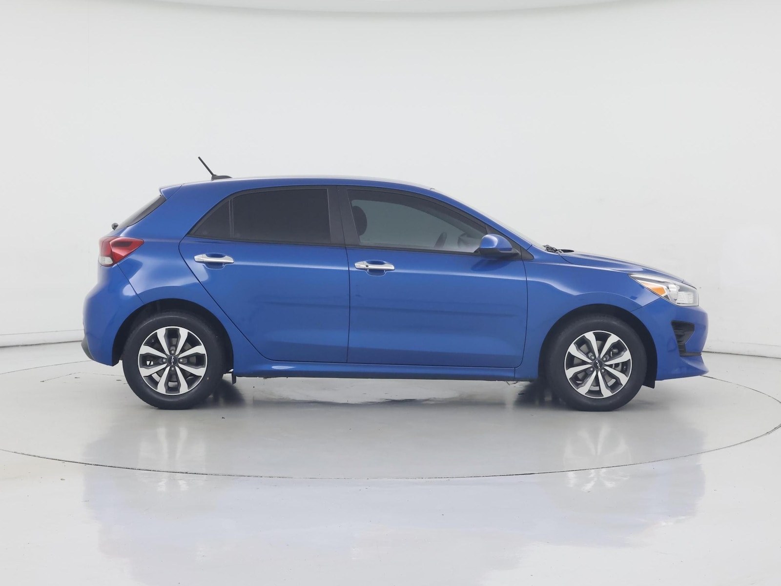2022 Kia Rio 5-Door S - Photo 8