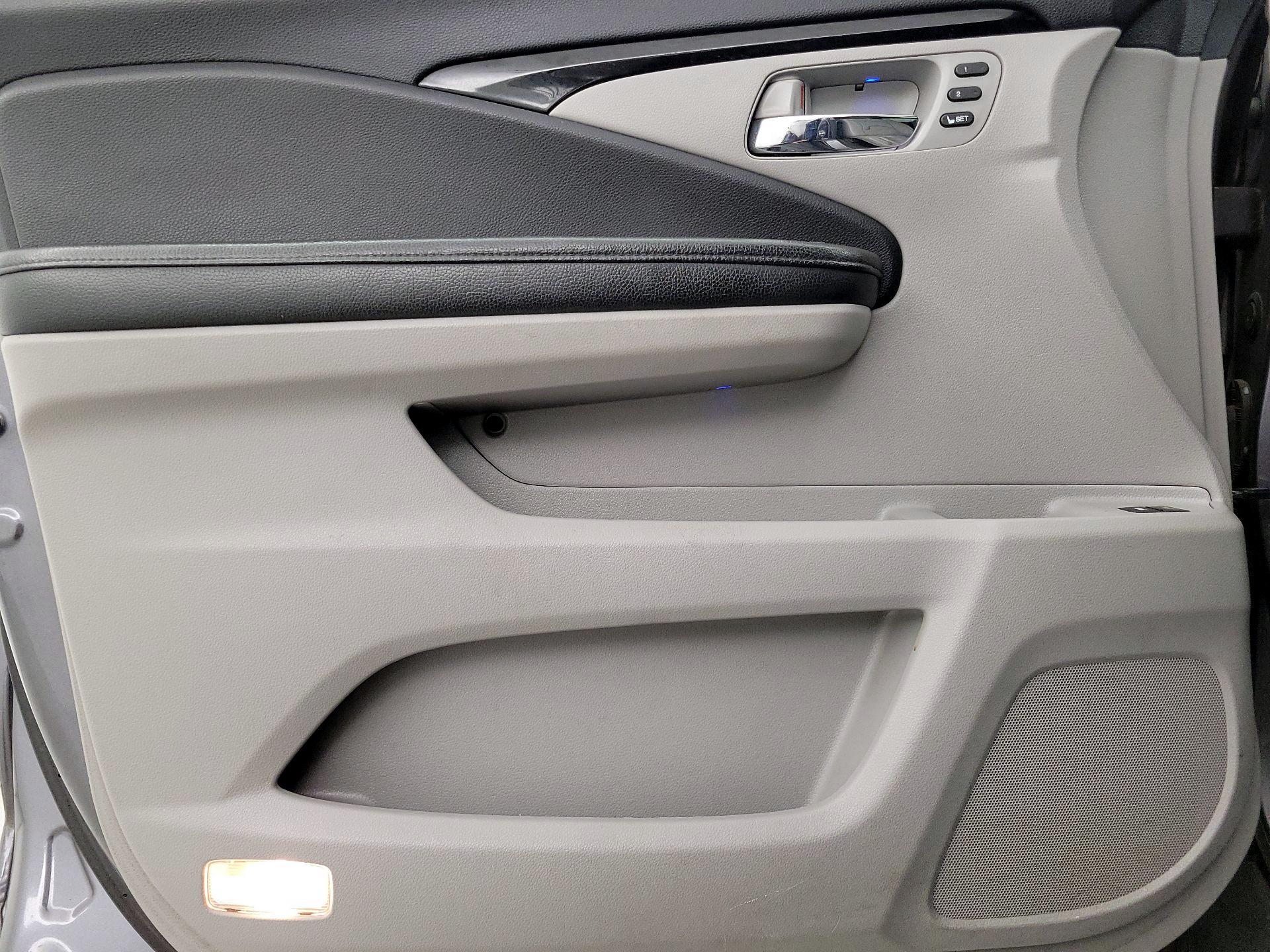 Thumbnail: 2016 Honda Pilot - 12