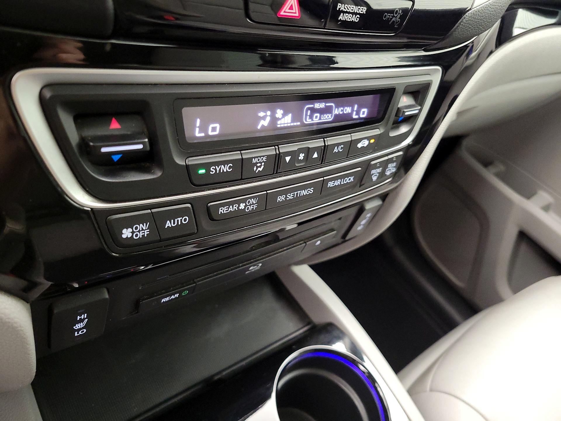 Thumbnail: 2016 Honda Pilot - 16