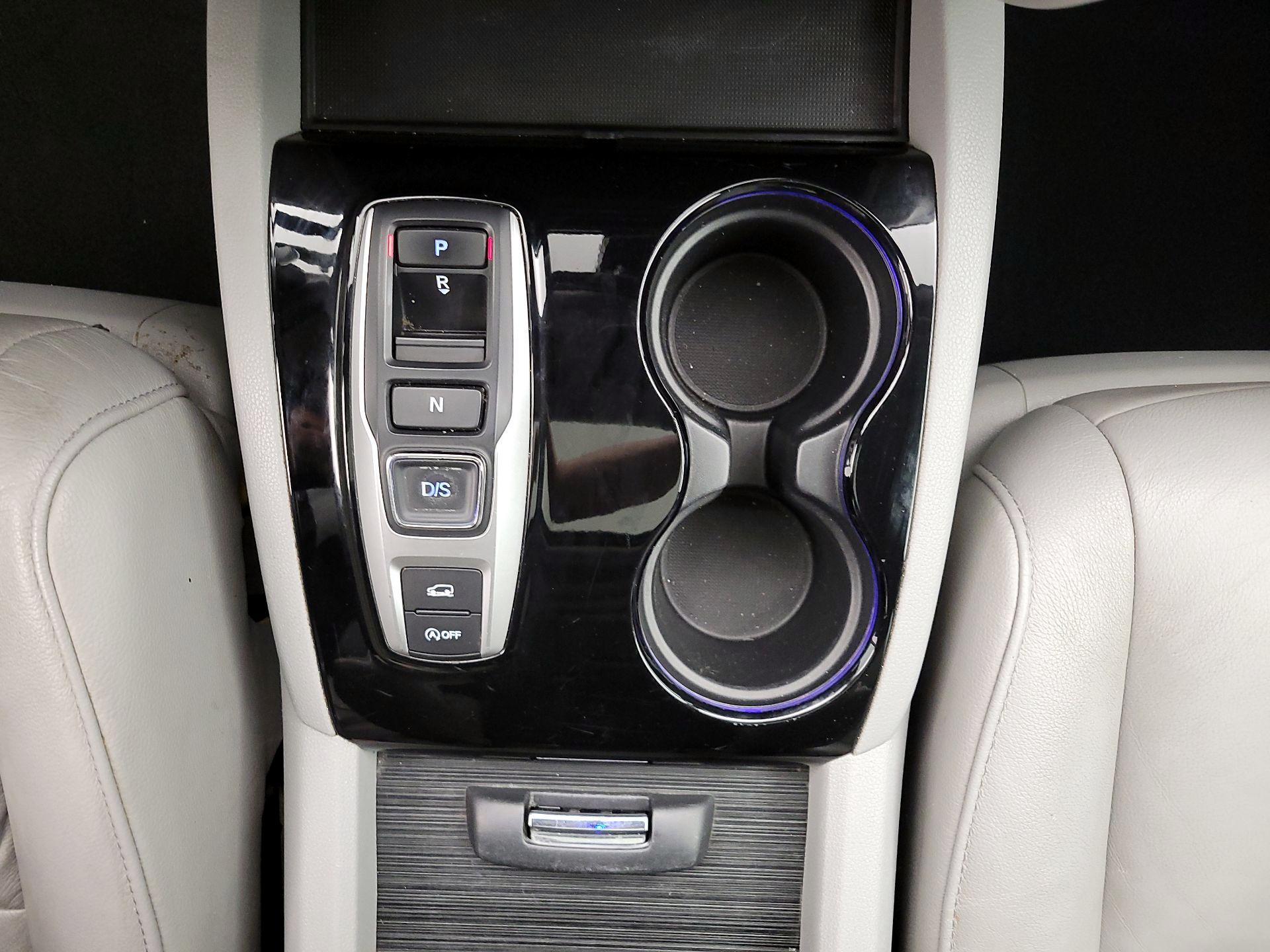 Thumbnail: 2016 Honda Pilot - 17