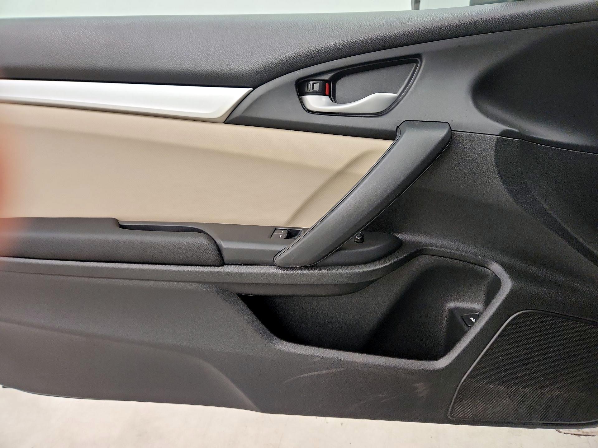 Thumbnail: 2016 Honda Civic - 12