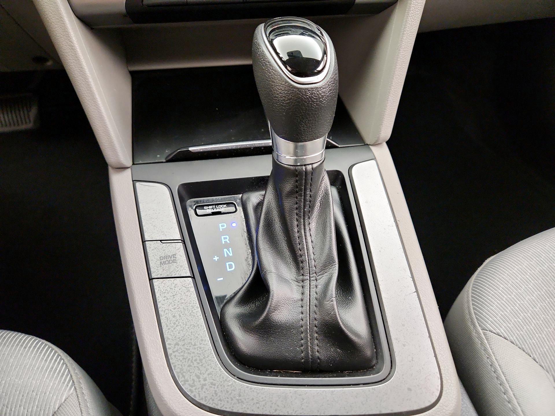 Thumbnail: 2017 Hyundai Elantra - 16