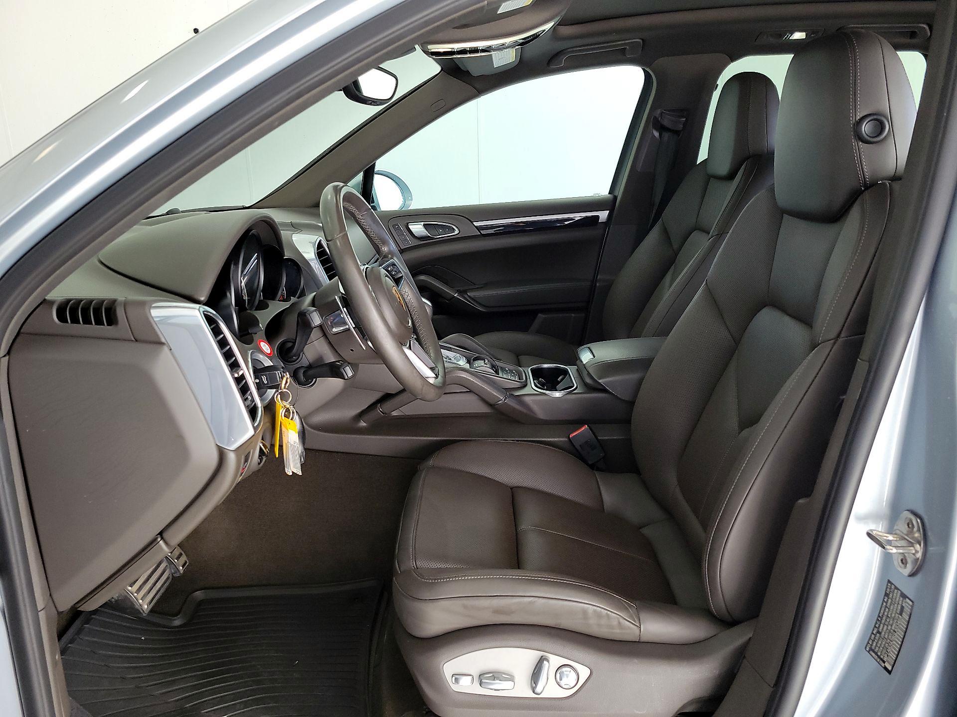 Thumbnail: 2016 Porsche Cayenne - 9