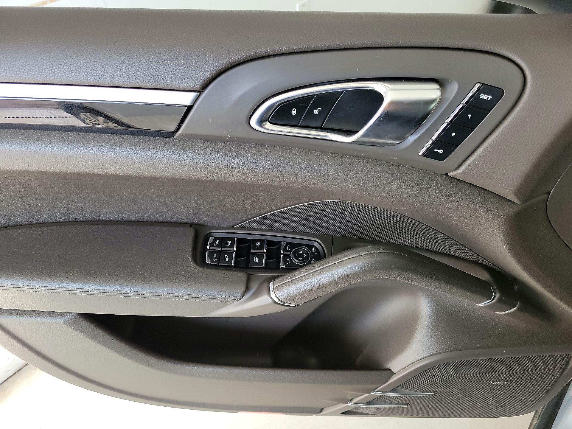 Thumbnail: 2016 Porsche Cayenne - 10