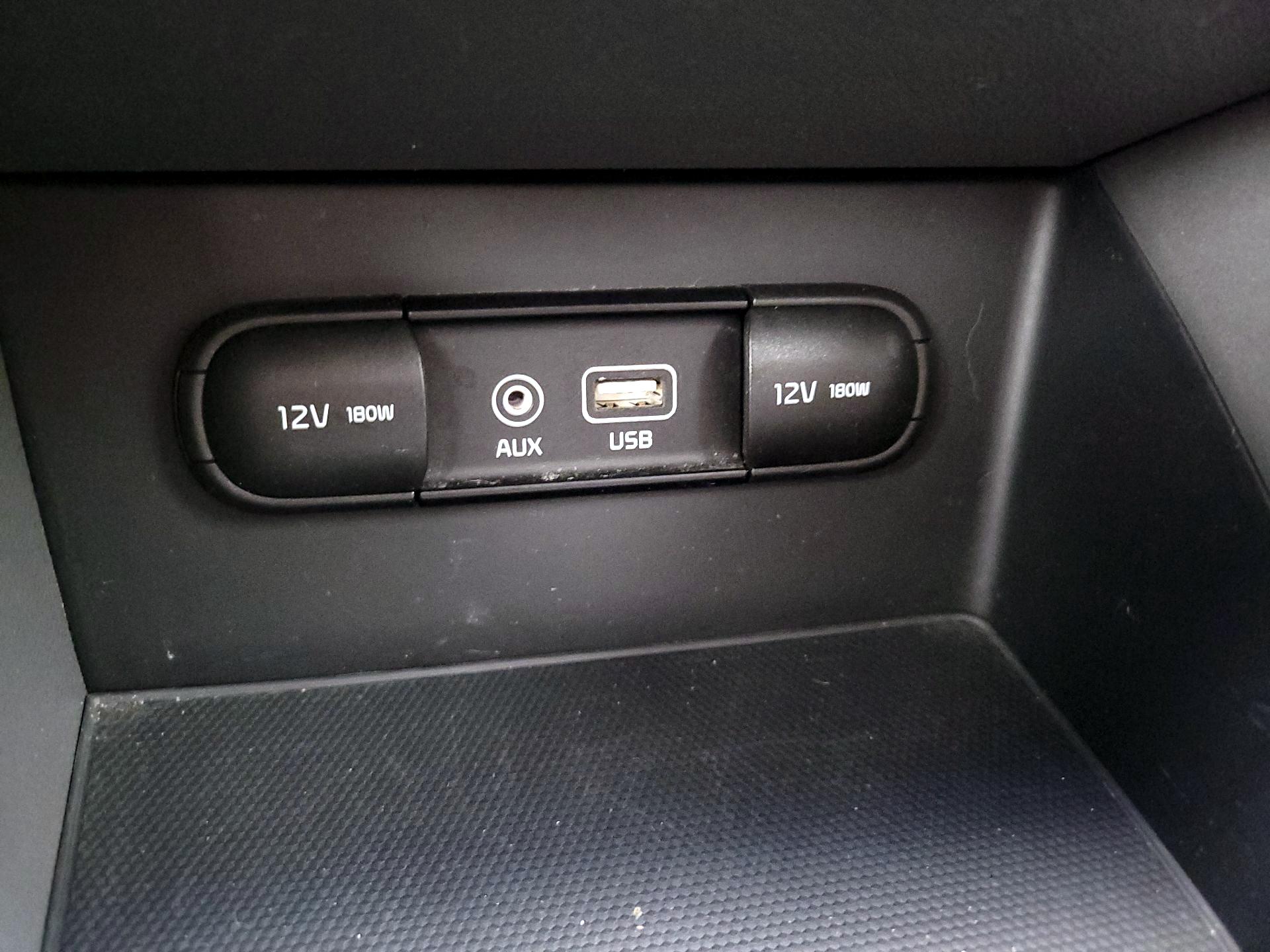 Thumbnail: 2018 Kia Niro - 18