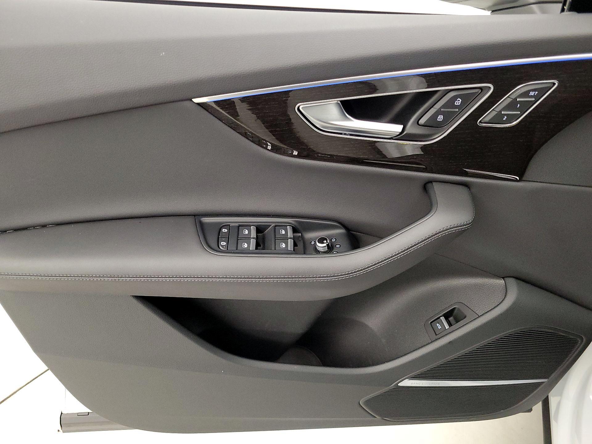 Thumbnail: 2023 Audi Q7 - 12