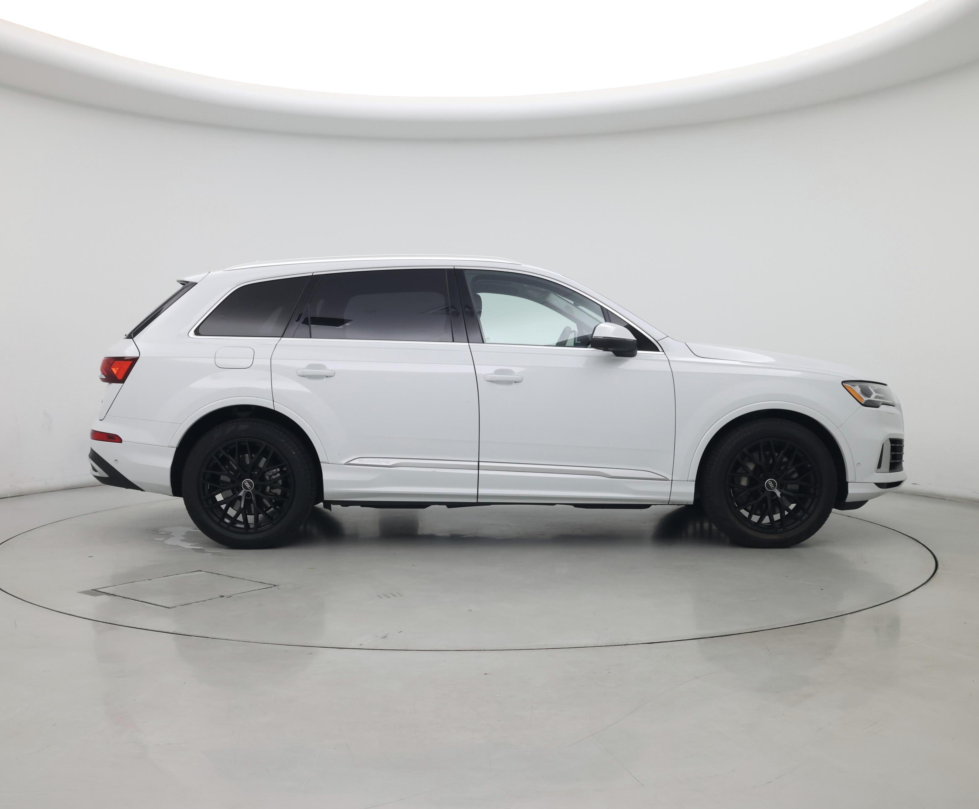 Thumbnail: 2023 Audi Q7 - 7