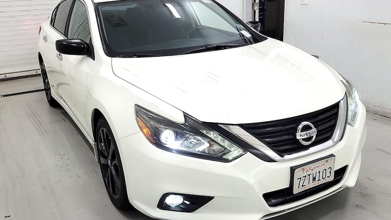 2017 Nissan Altima SR Hero Image