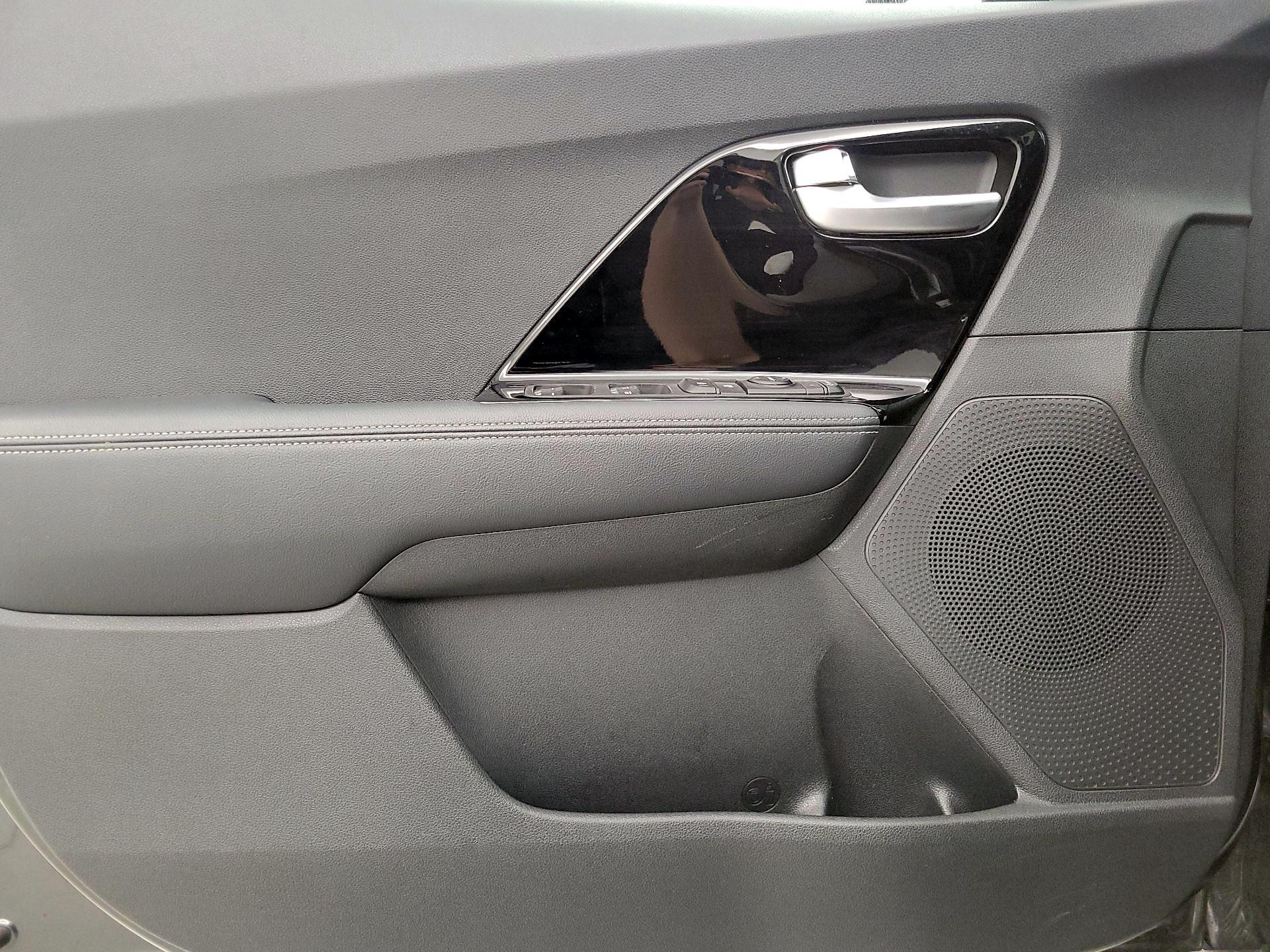 Thumbnail: 2022 Kia Niro - 12