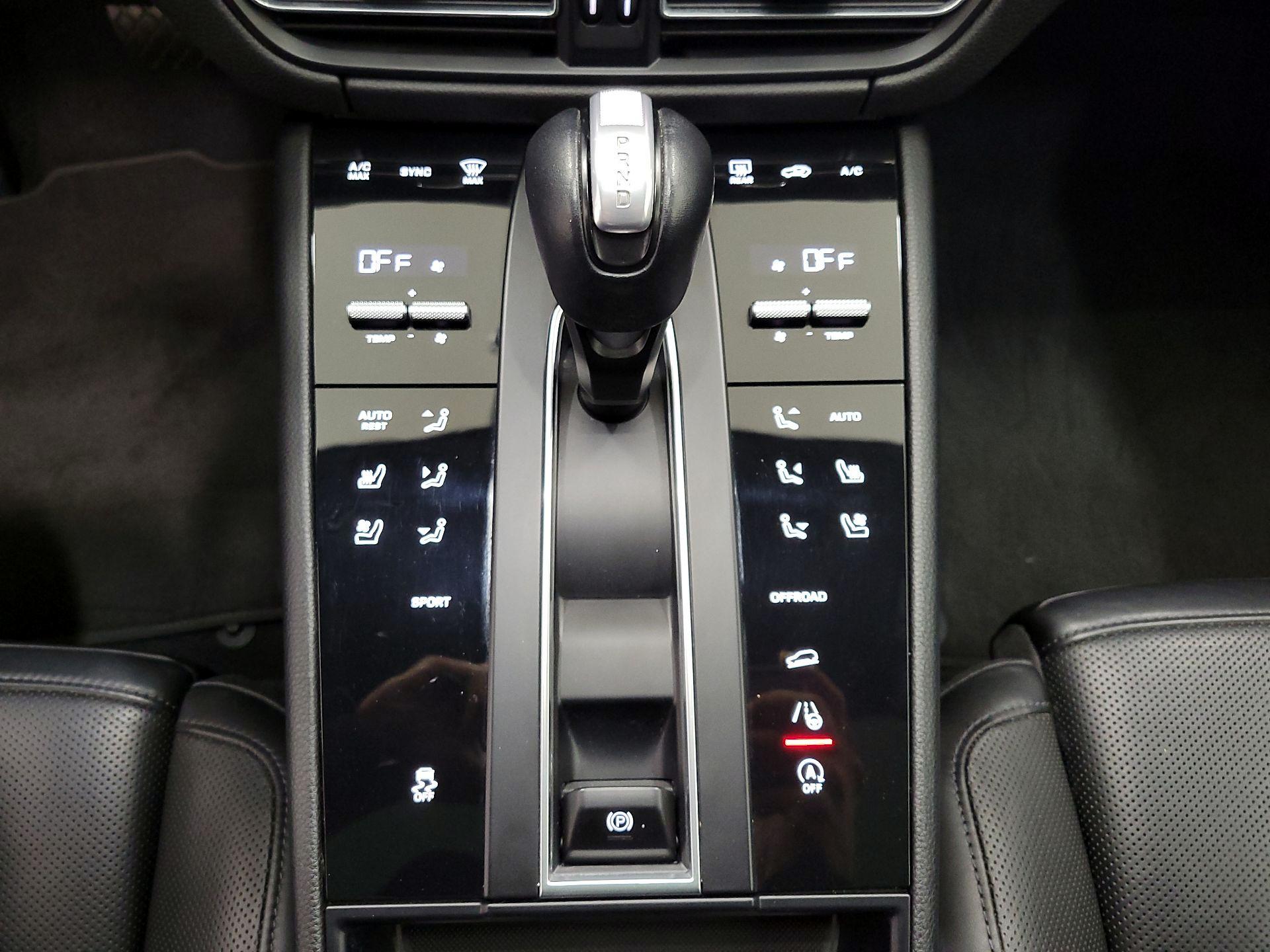 Thumbnail: 2022 Porsche Macan - 15
