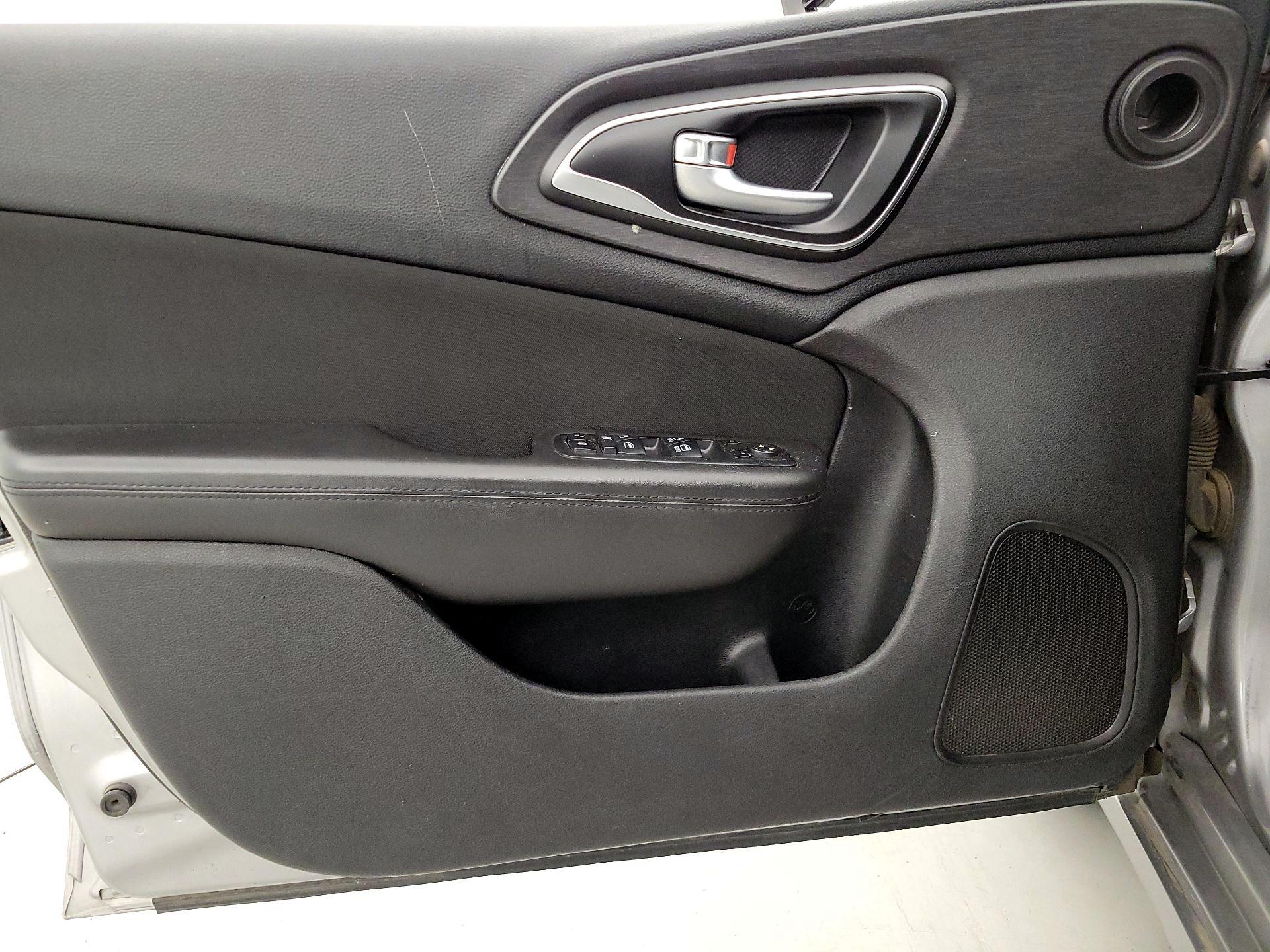 Thumbnail: 2016 Chrysler 200 - 12