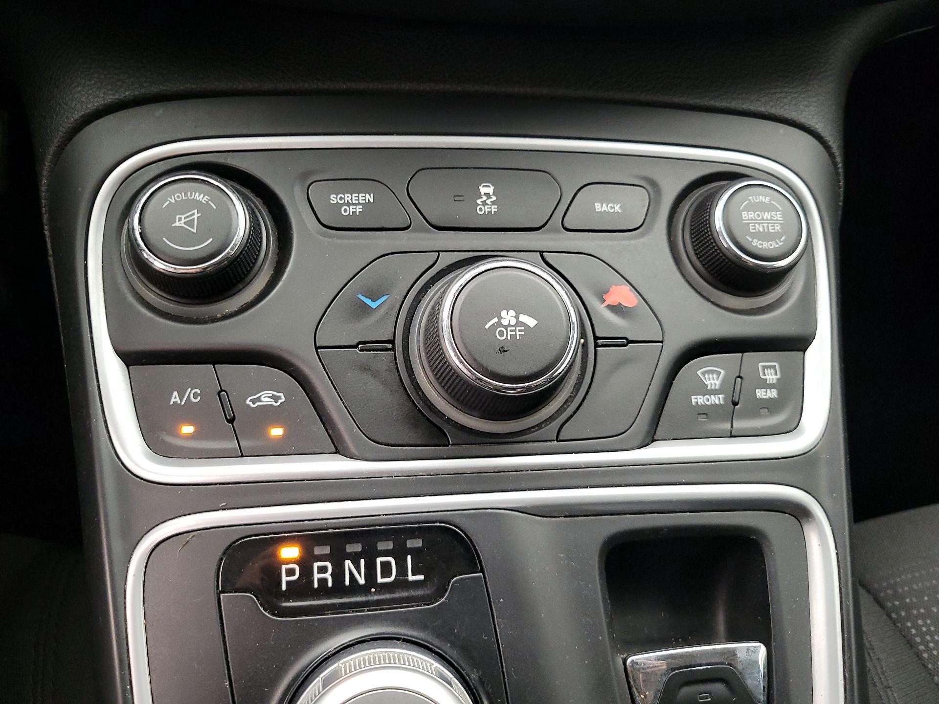 Thumbnail: 2016 Chrysler 200 - 16
