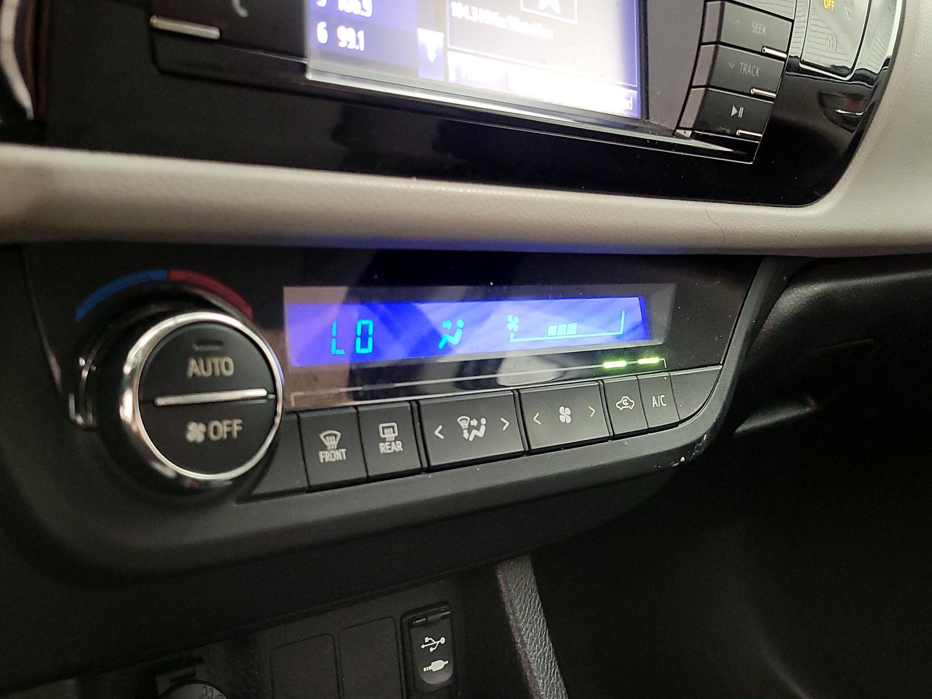 Thumbnail: 2014 Toyota Corolla - 16