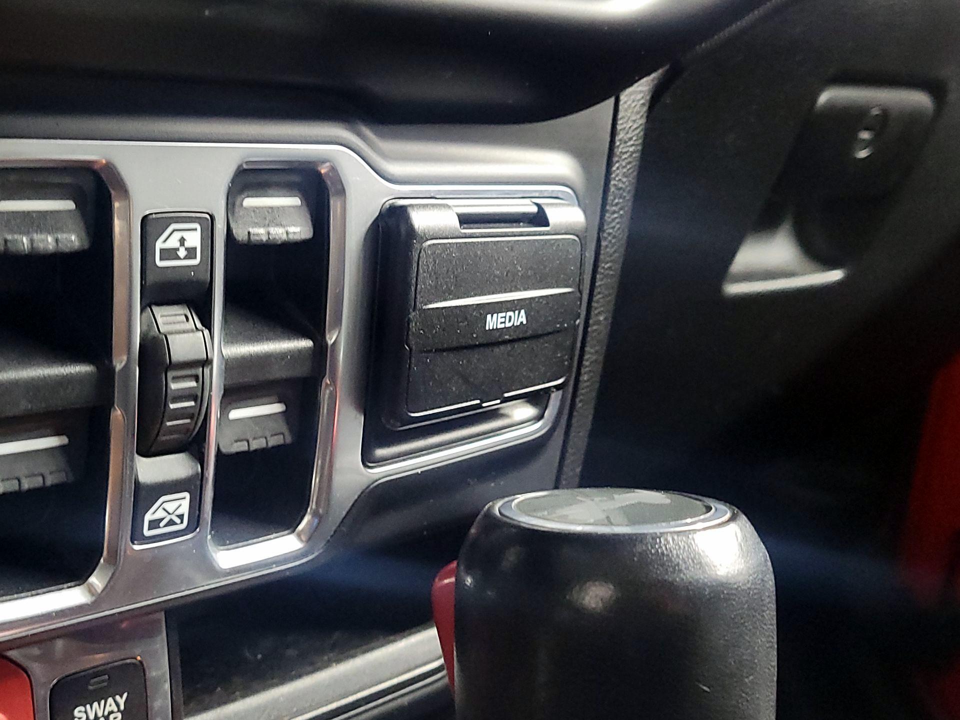 Thumbnail: 2020 Jeep Wrangler - 18