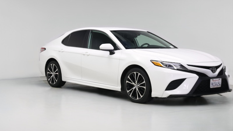2019 Toyota Camry SE Hero Image