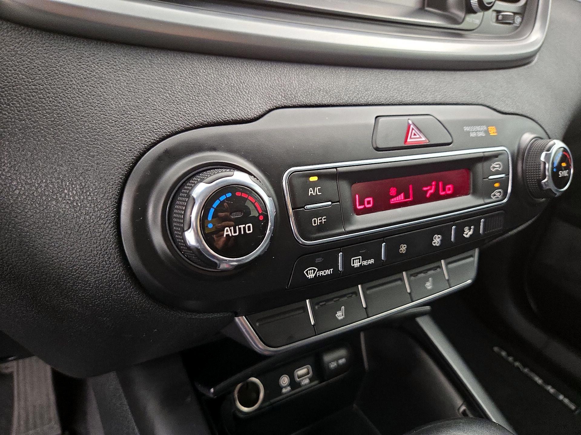 Thumbnail: 2019 Kia Sorento - 16