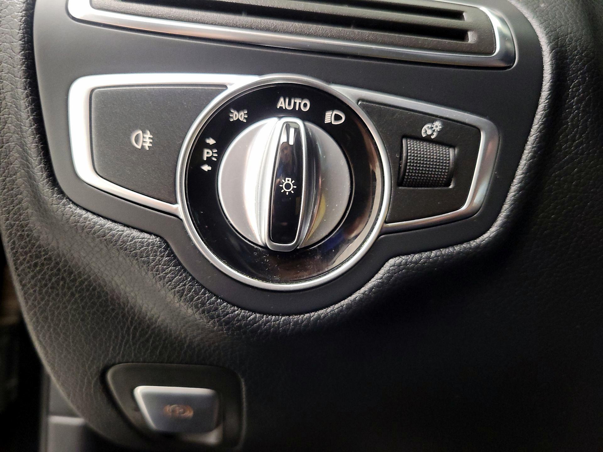 Thumbnail: 2015 Mercedes-Benz C-Class - 13