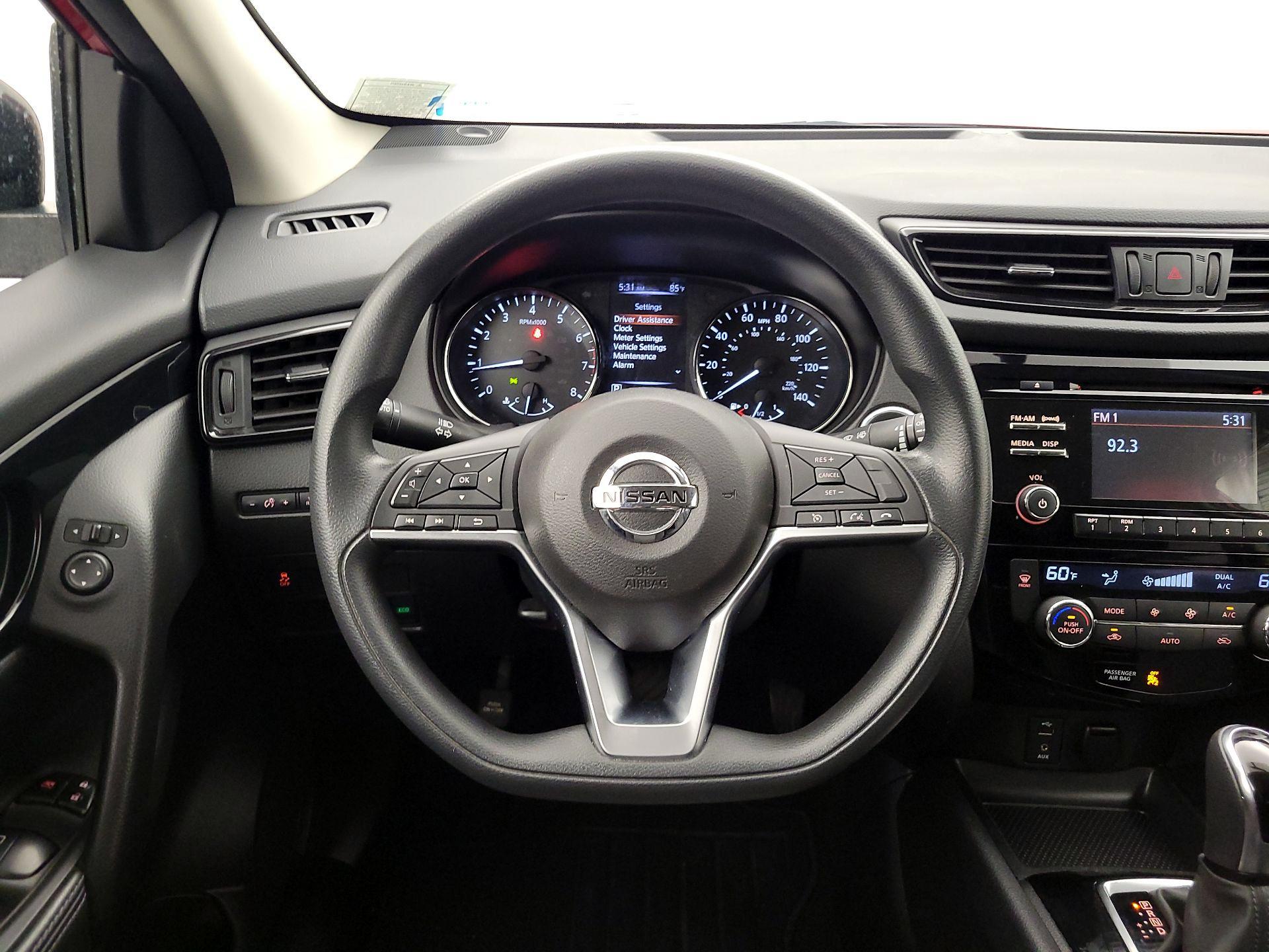 Thumbnail: 2017 Nissan Rogue Sport - 10