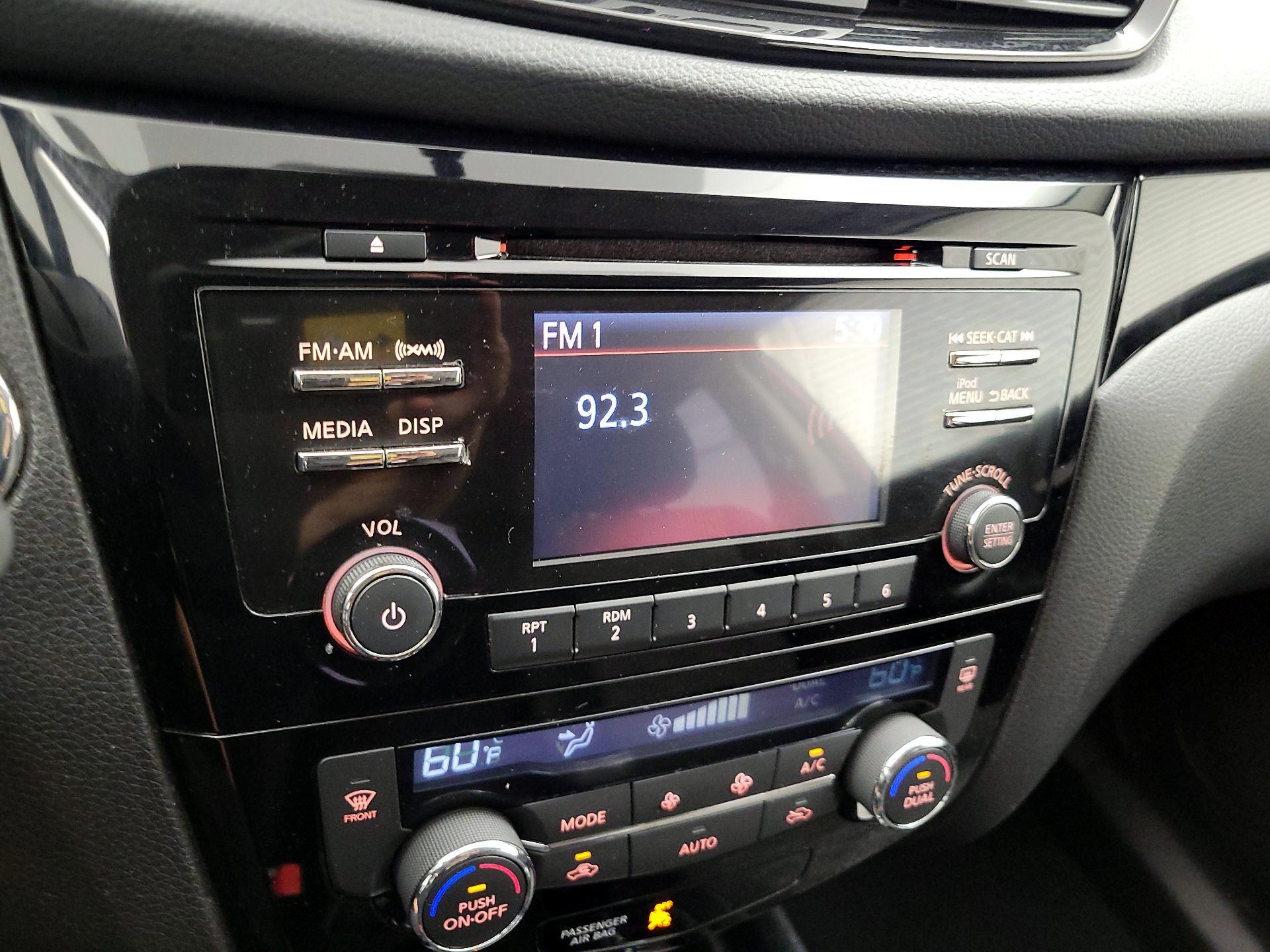 Thumbnail: 2017 Nissan Rogue Sport - 15