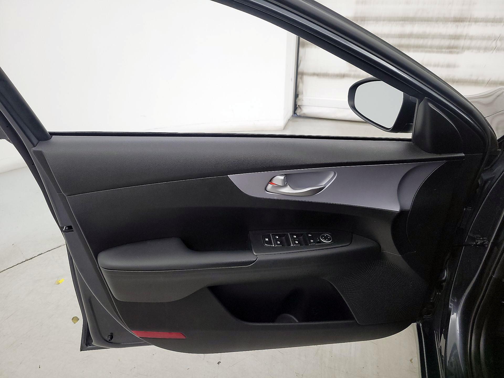 Thumbnail: 2024 Kia Forte - 12