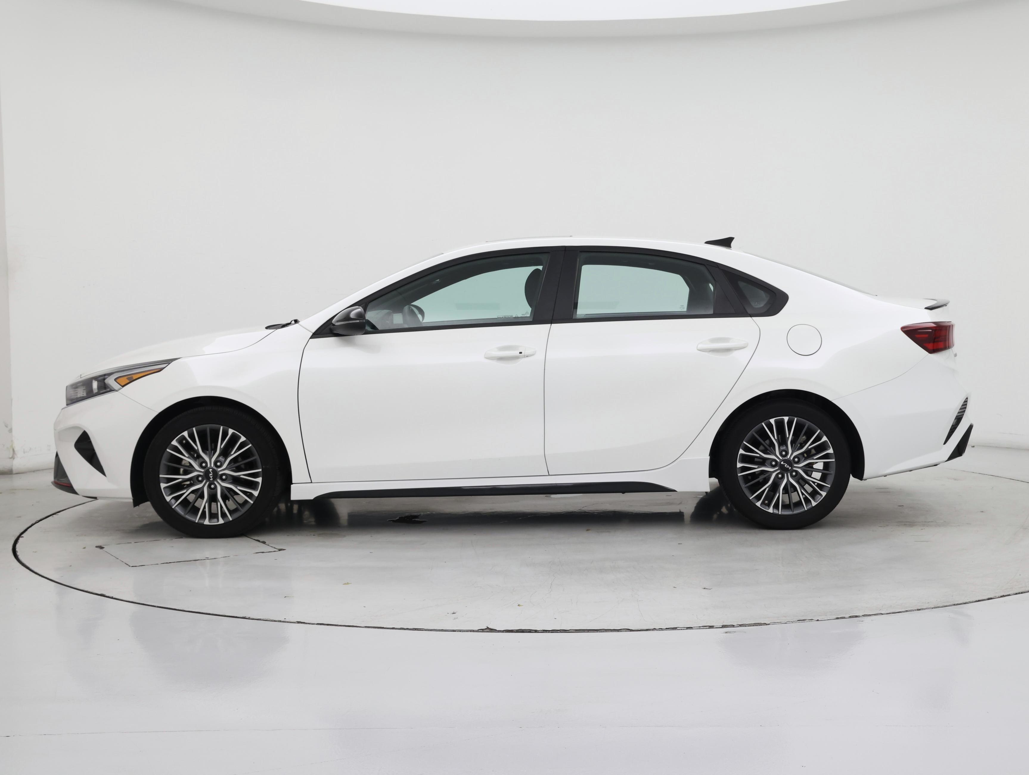 Thumbnail: 2023 Kia Forte - 3