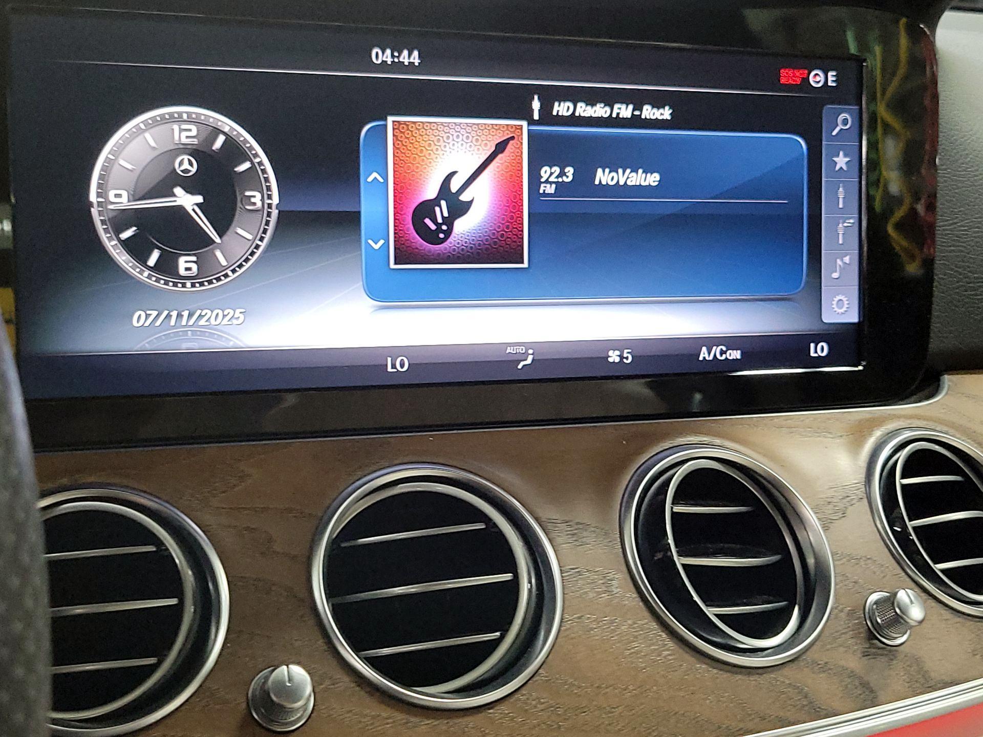 Thumbnail: 2017 Mercedes-Benz E-Class - 16