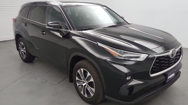 2022 Toyota Highlander XLE Hero Image