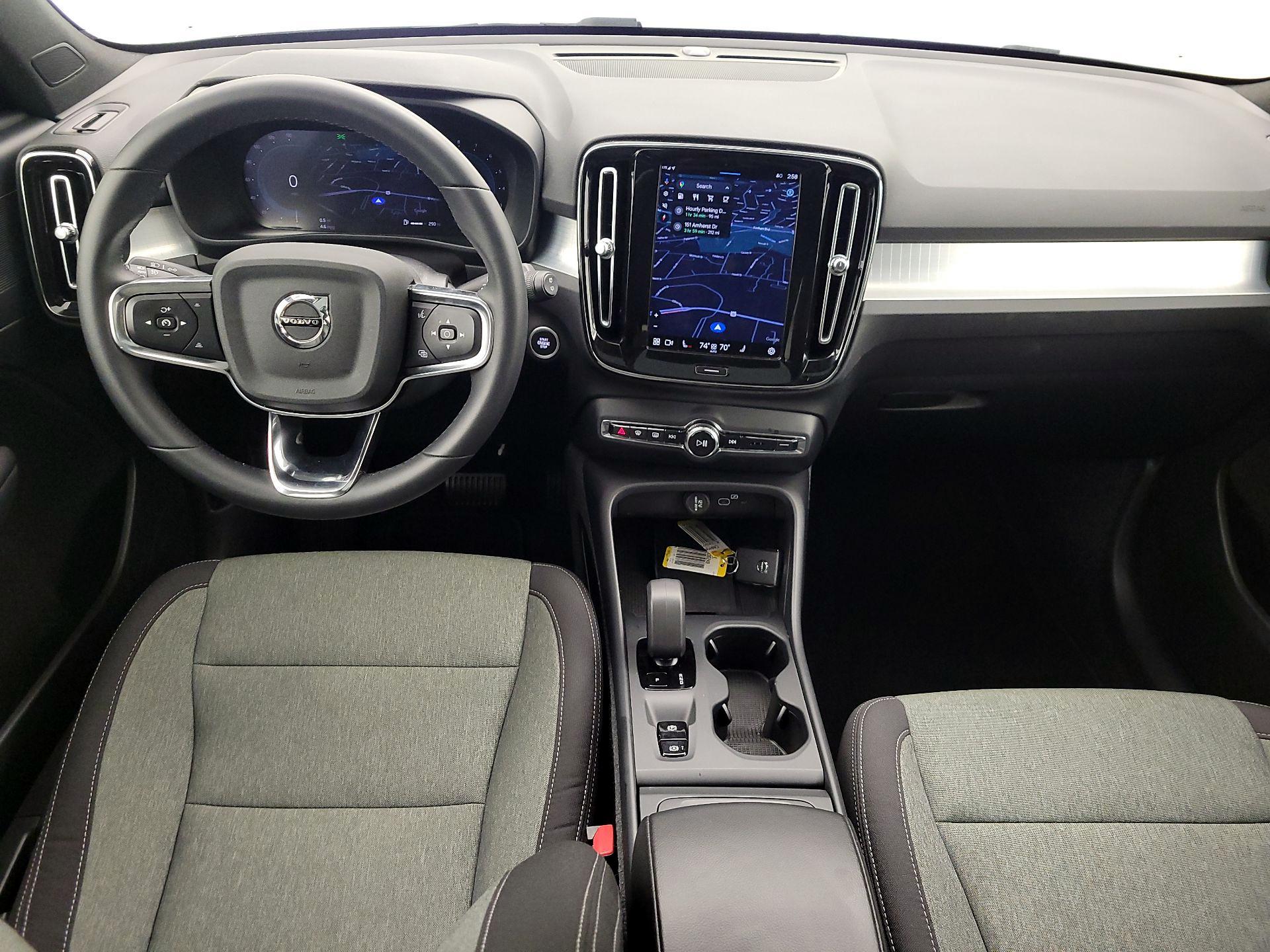 Thumbnail: 2024 Volvo XC40 - 9