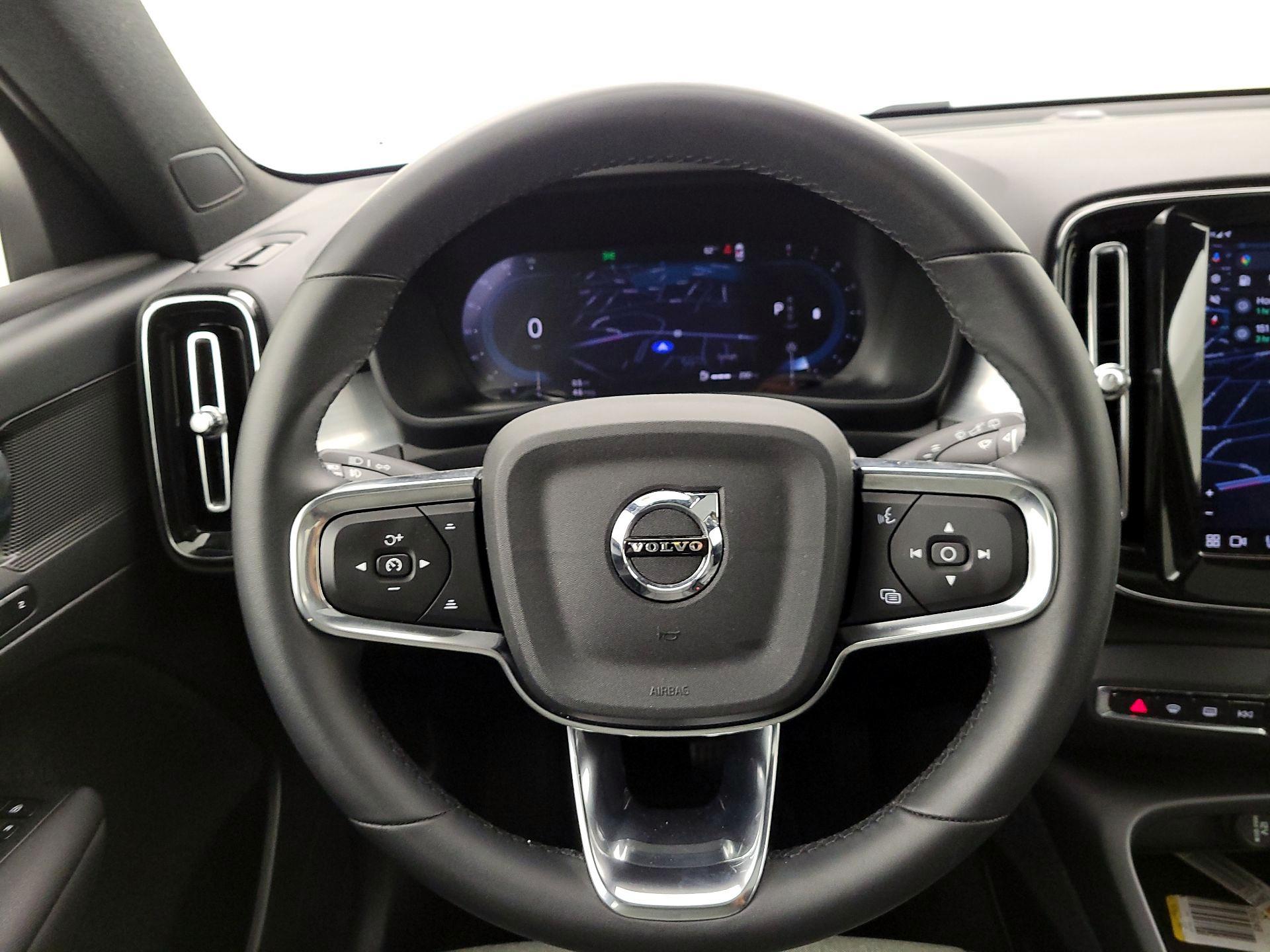 Thumbnail: 2024 Volvo XC40 - 10