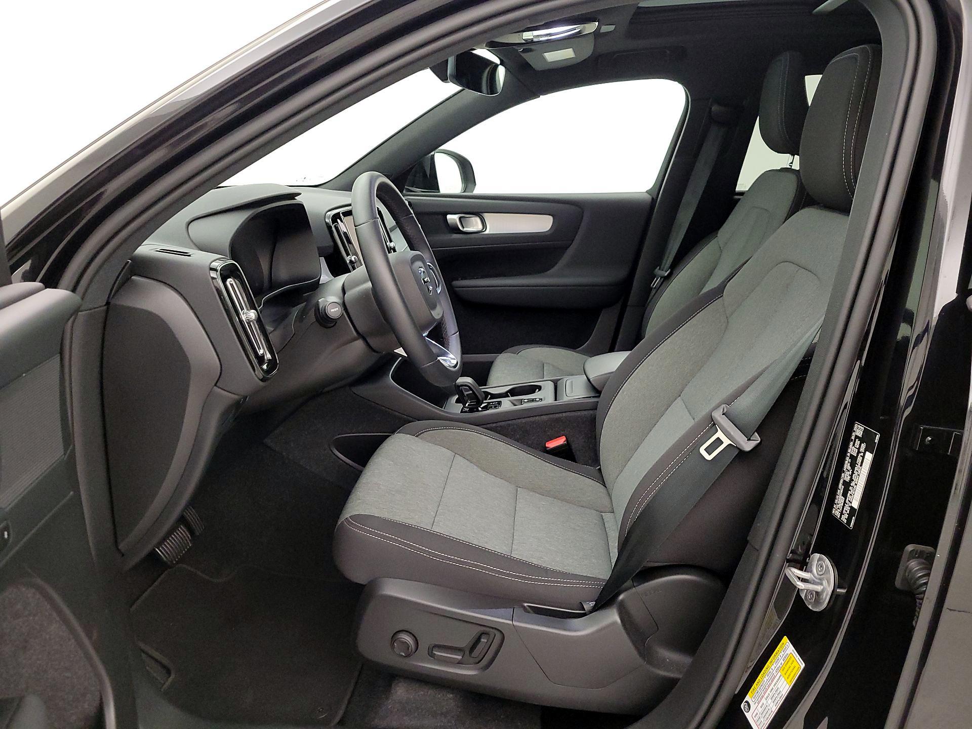 Thumbnail: 2024 Volvo XC40 - 11