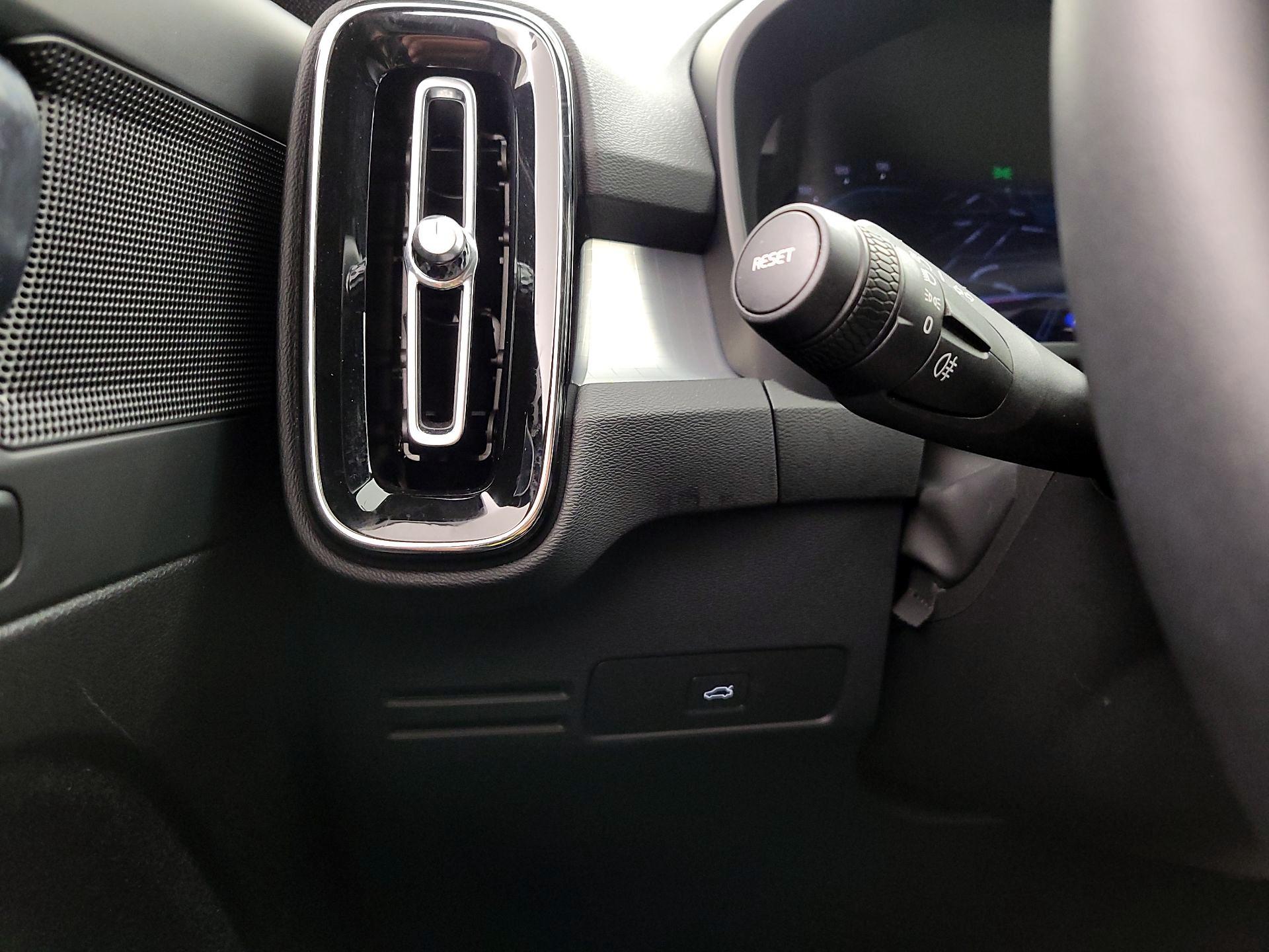 Thumbnail: 2024 Volvo XC40 - 13