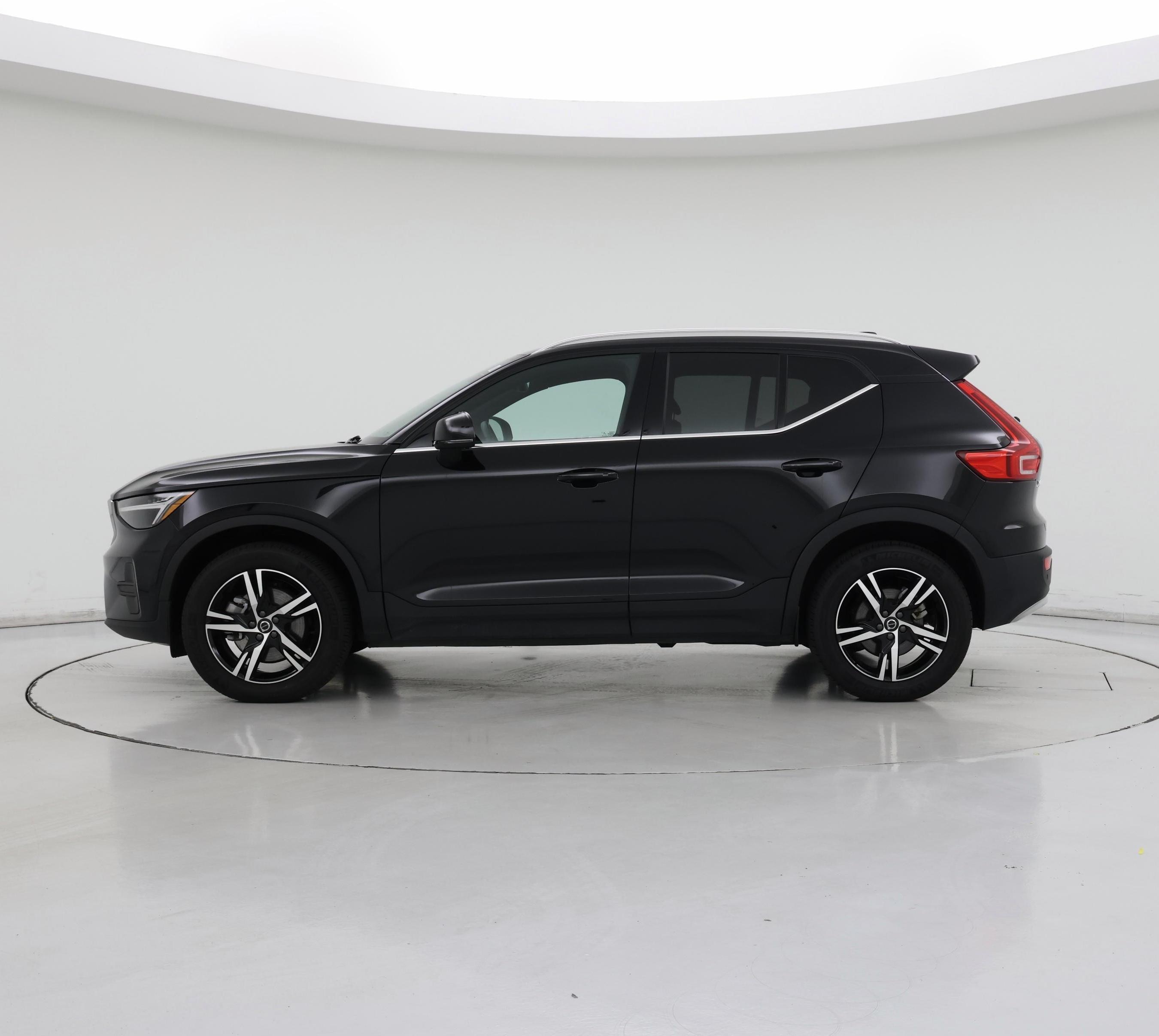 Thumbnail: 2024 Volvo XC40 - 3
