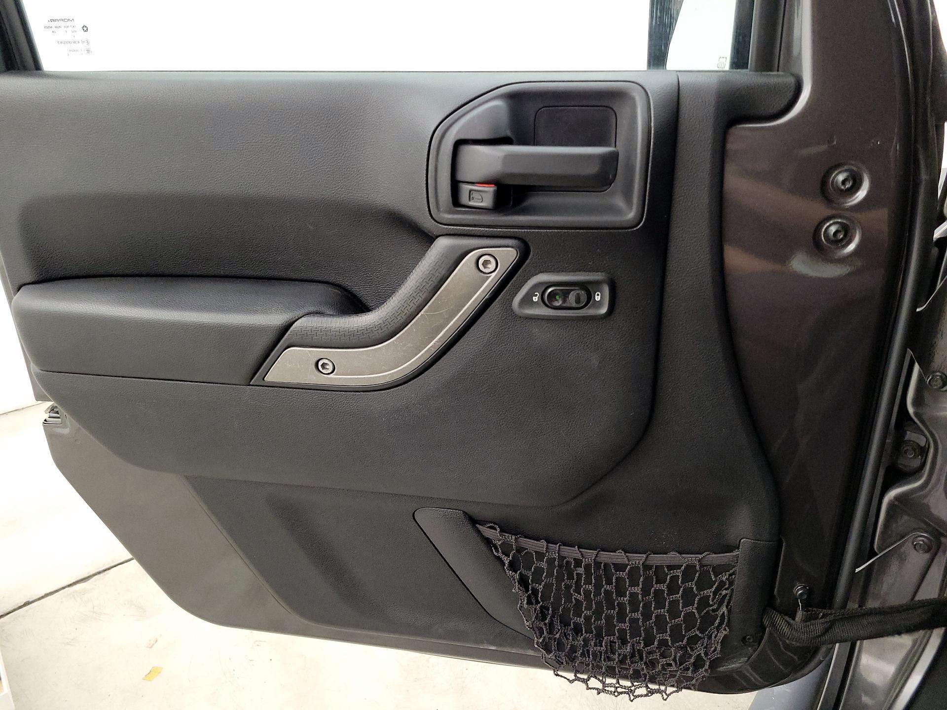 Thumbnail: 2014 Jeep Wrangler - 12