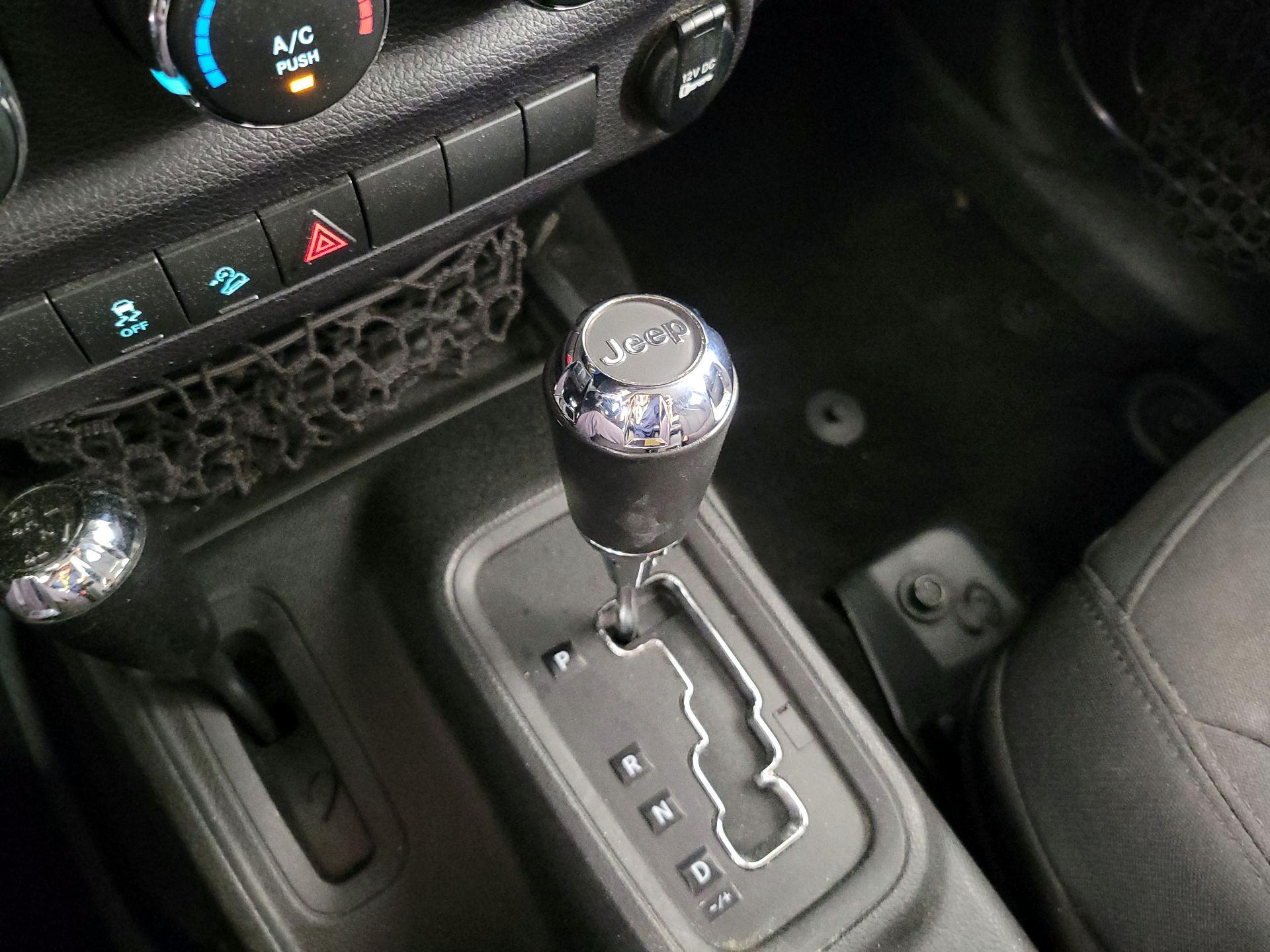 Thumbnail: 2014 Jeep Wrangler - 16