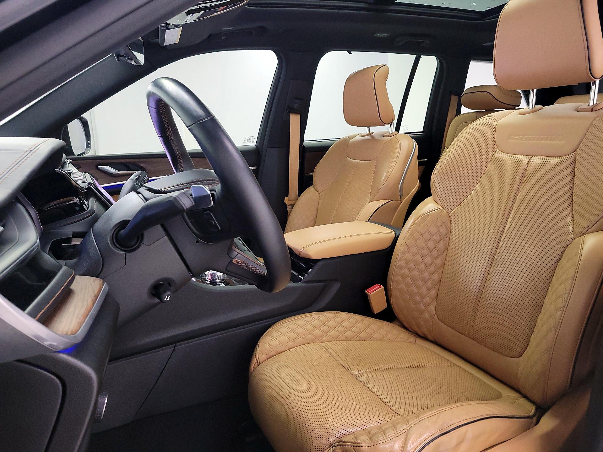 Thumbnail: 2022 Jeep Grand Cherokee - 11