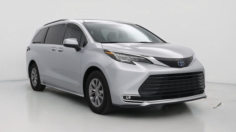 2021 Toyota Sienna XLE Hero Image