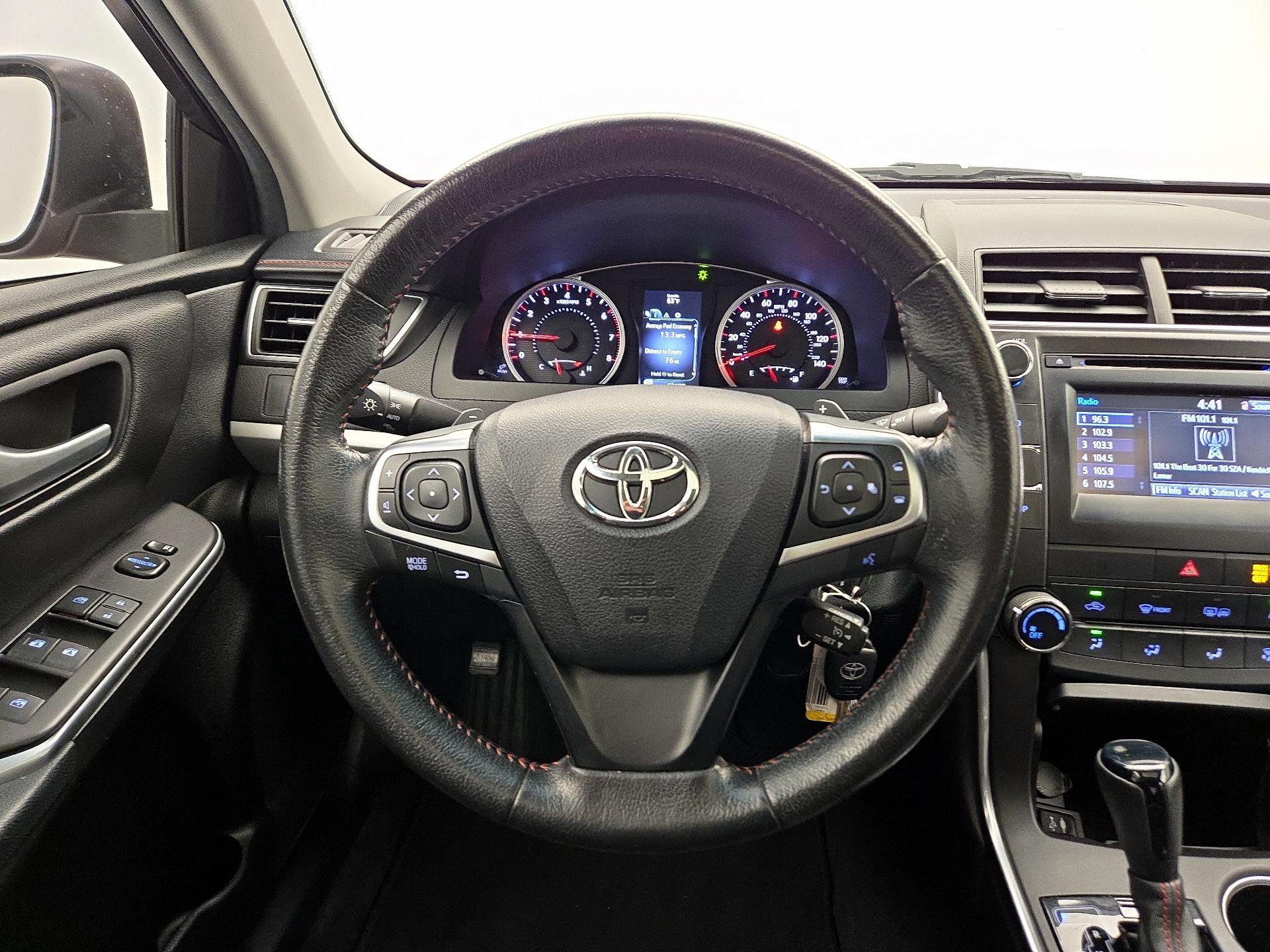 Thumbnail: 2015 Toyota Camry - 10