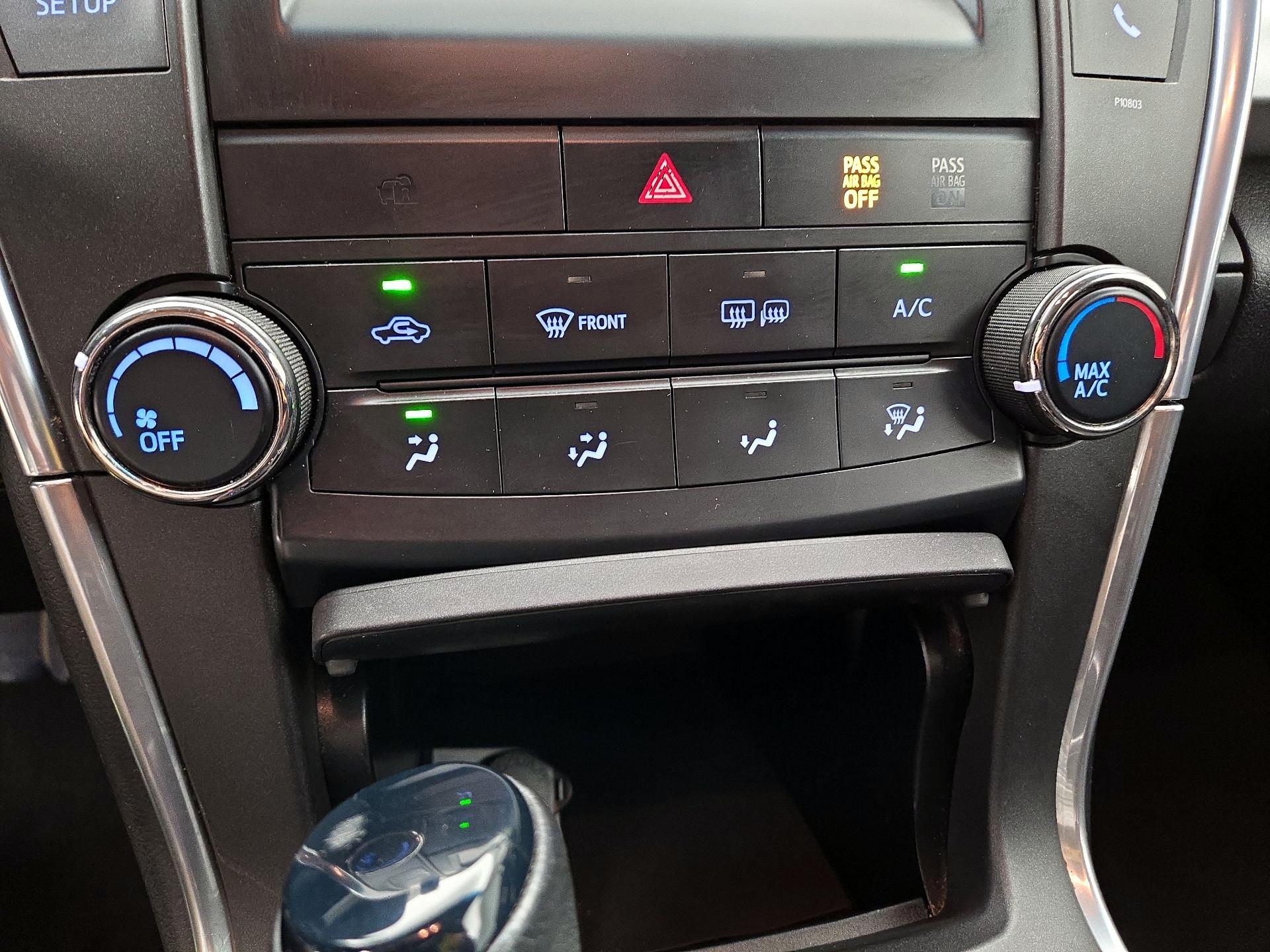 Thumbnail: 2015 Toyota Camry - 16