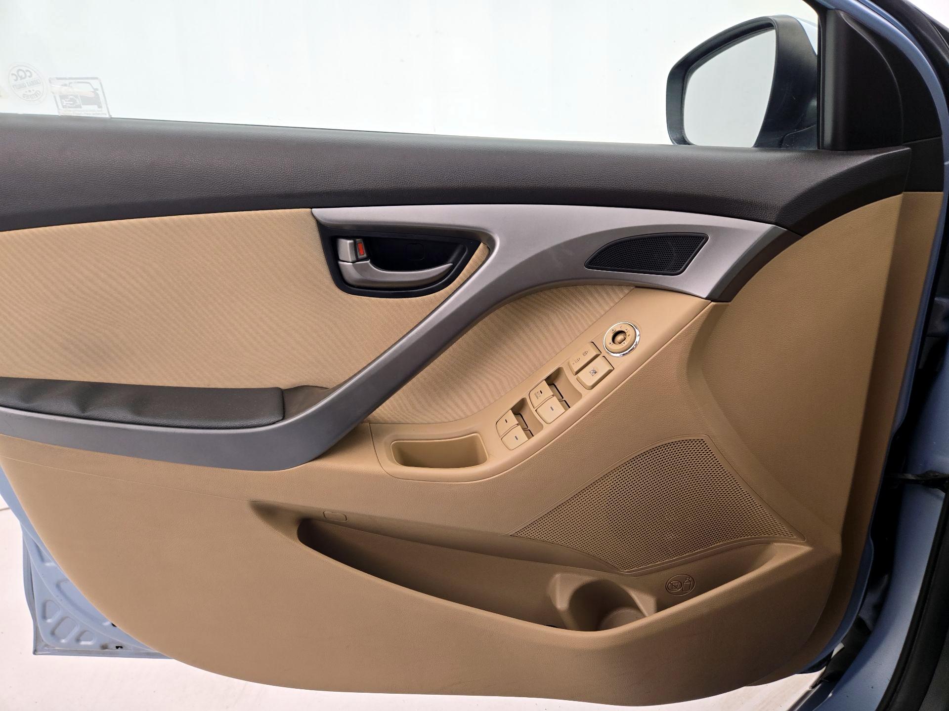 Thumbnail: 2013 Hyundai Elantra - 12