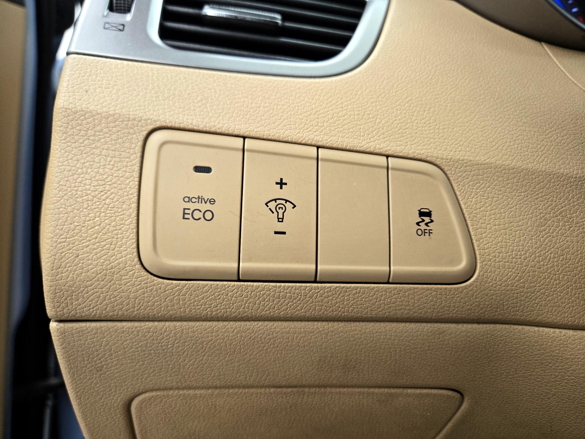 Thumbnail: 2013 Hyundai Elantra - 13