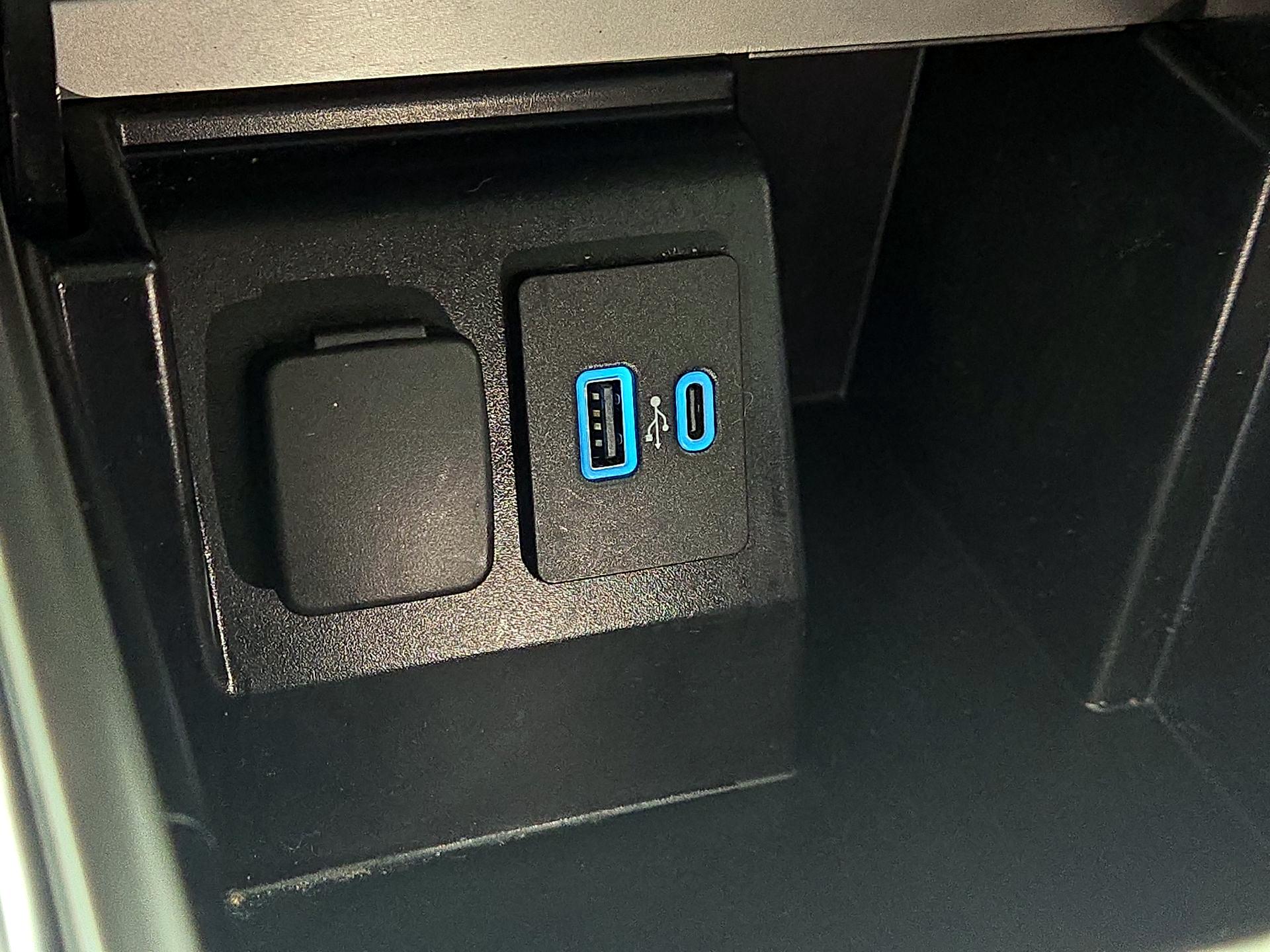 Thumbnail: 2021 Ford Explorer - 18