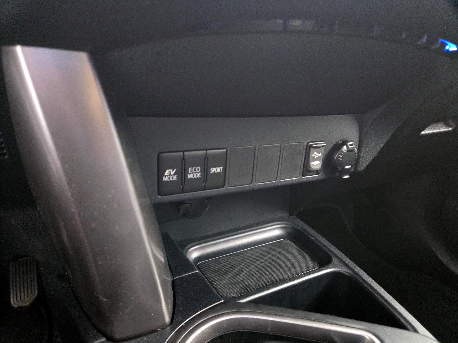 Thumbnail: 2018 Toyota RAV4 - 18