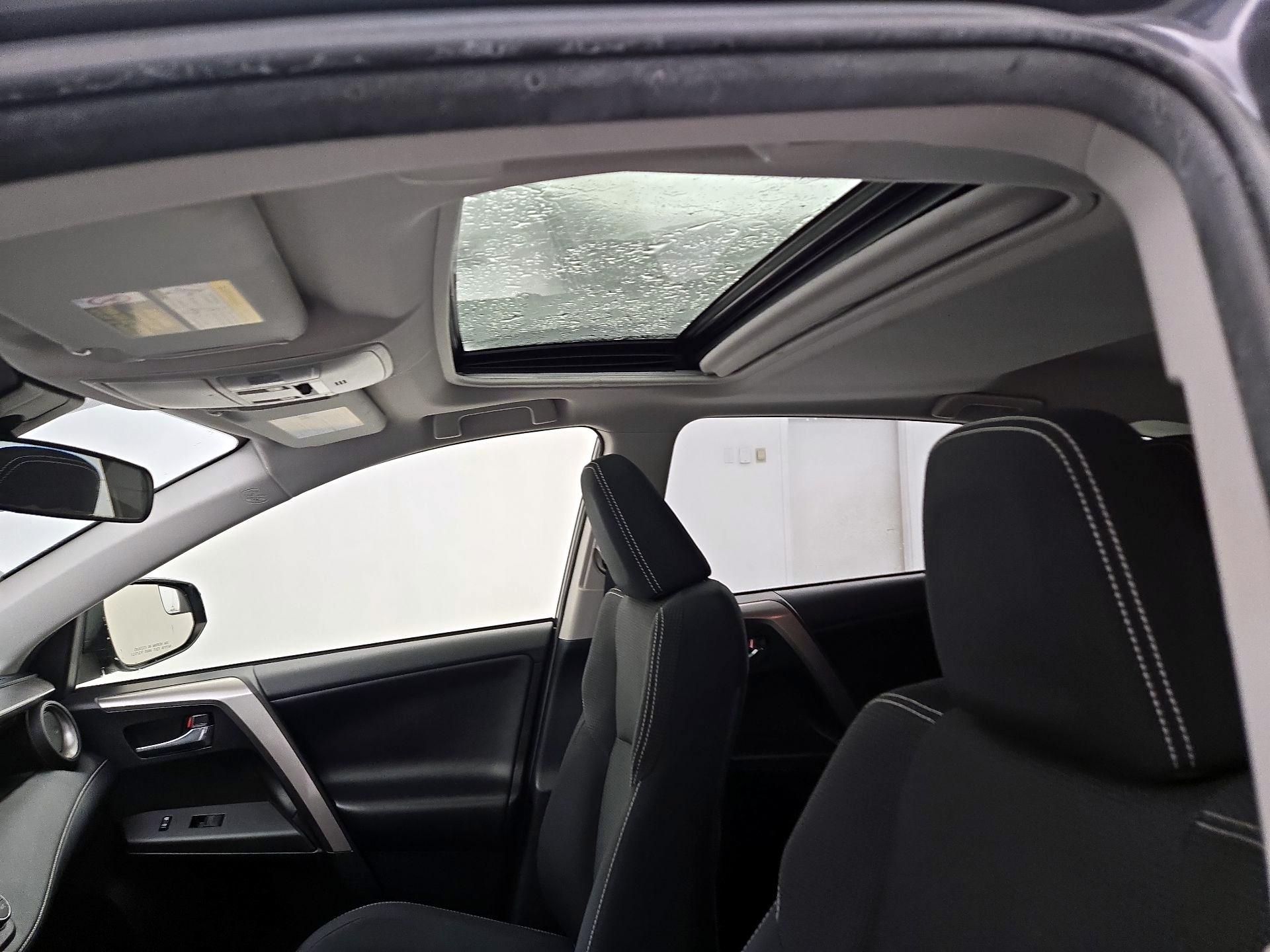 Thumbnail: 2018 Toyota RAV4 - 19