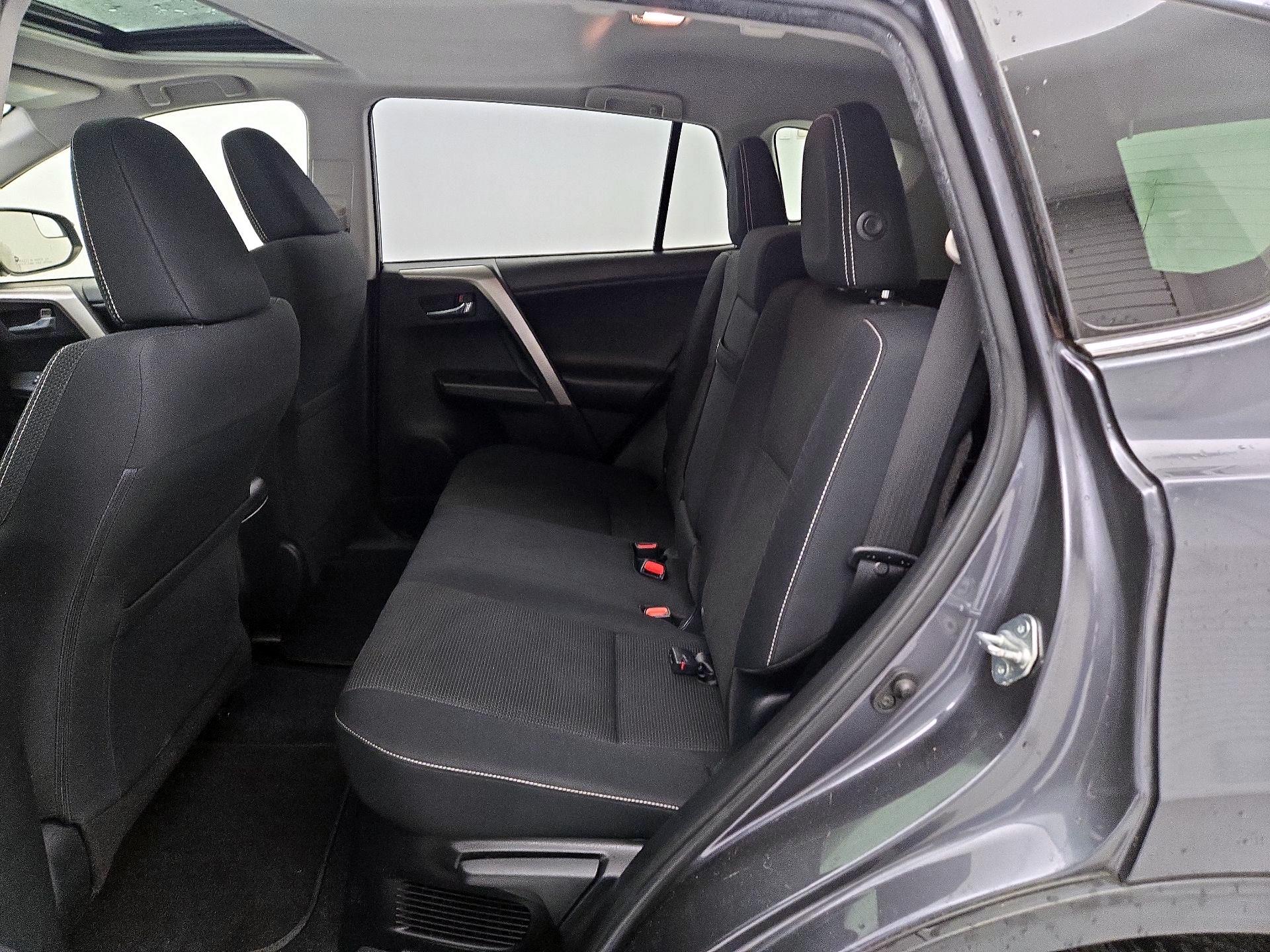 Thumbnail: 2018 Toyota RAV4 - 20