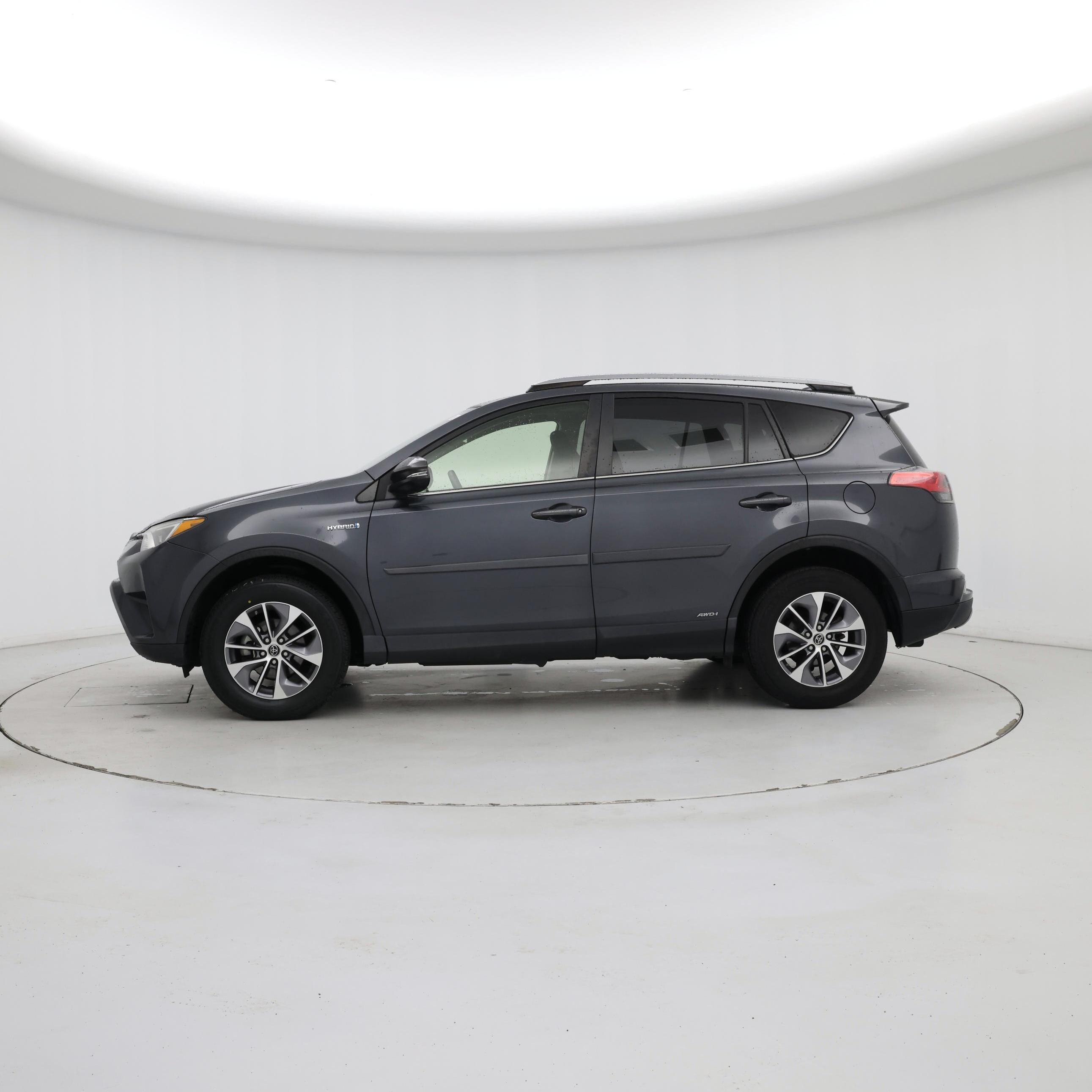 Thumbnail: 2018 Toyota RAV4 - 3