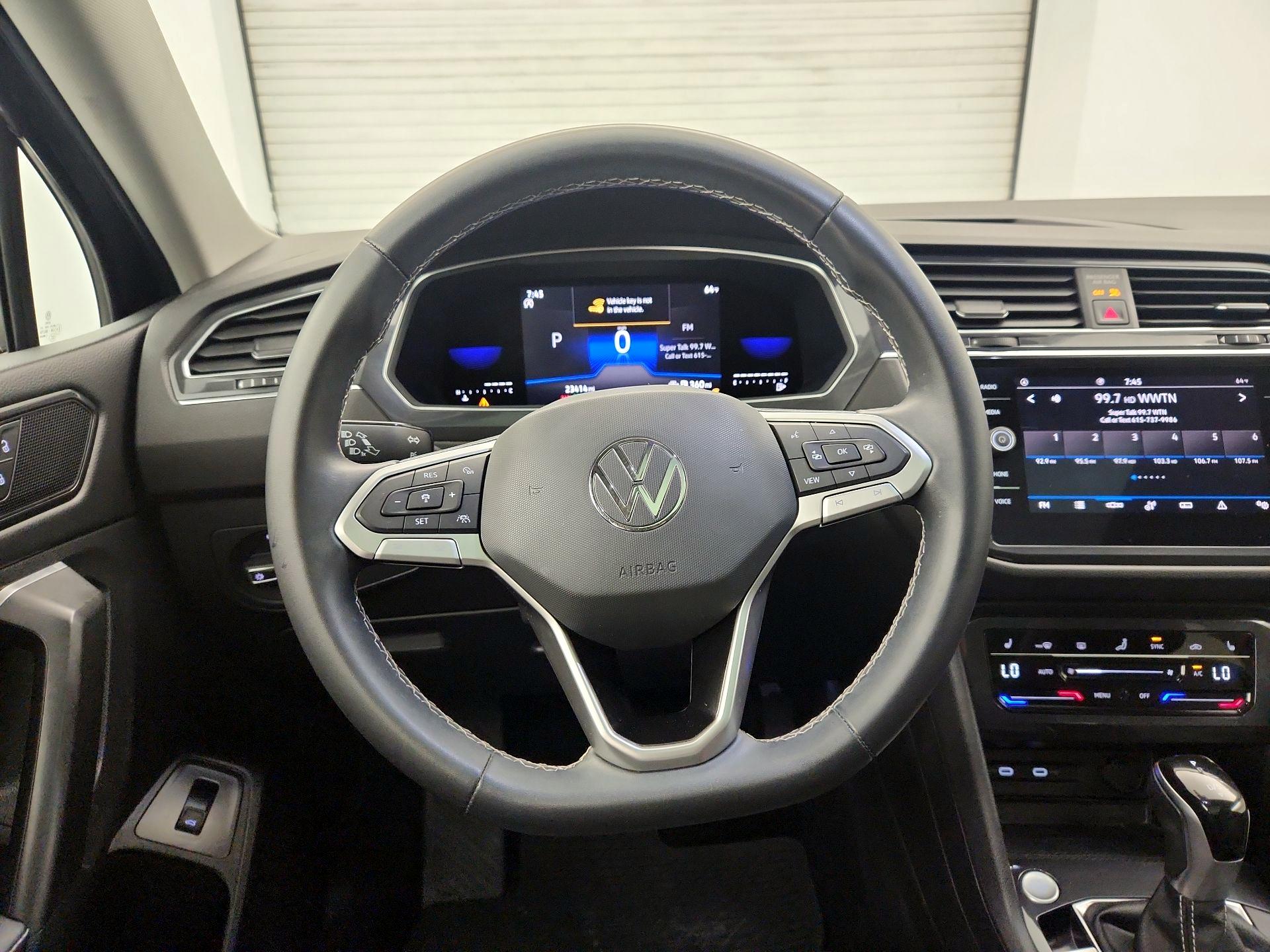 Thumbnail: 2022 Volkswagen Tiguan - 10