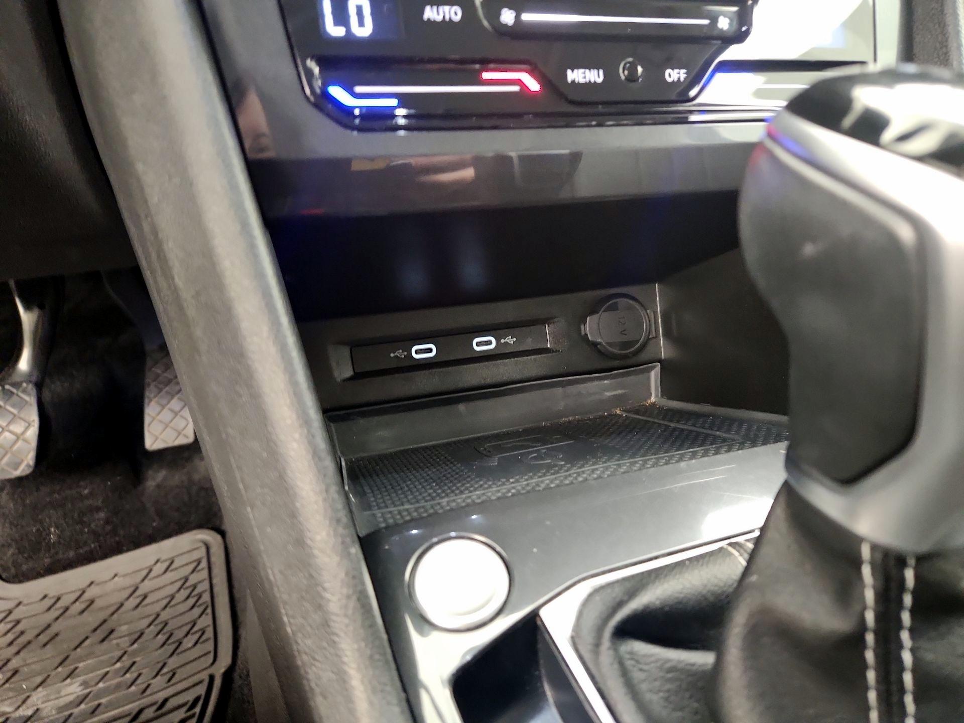 Thumbnail: 2022 Volkswagen Tiguan - 18