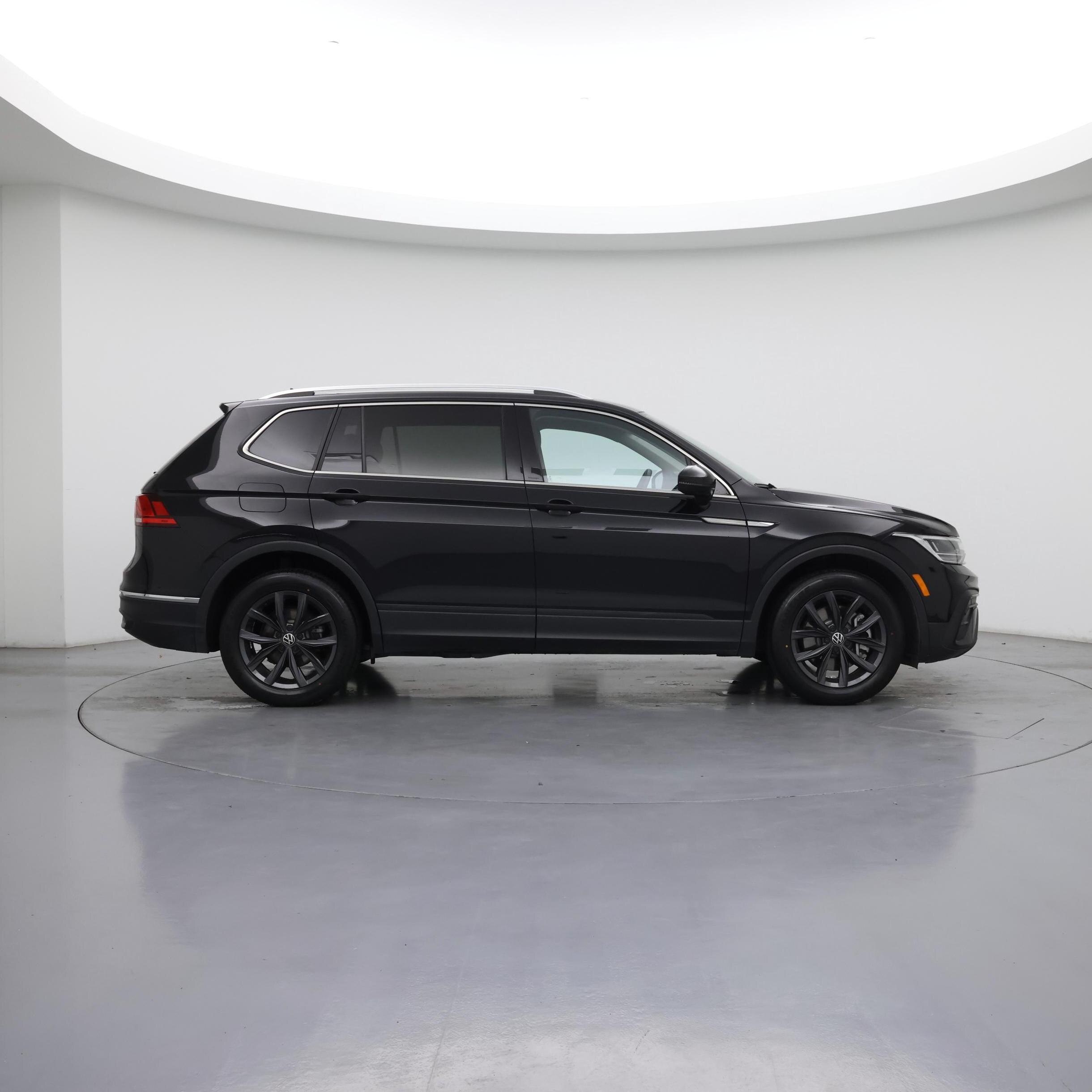 Thumbnail: 2022 Volkswagen Tiguan - 7