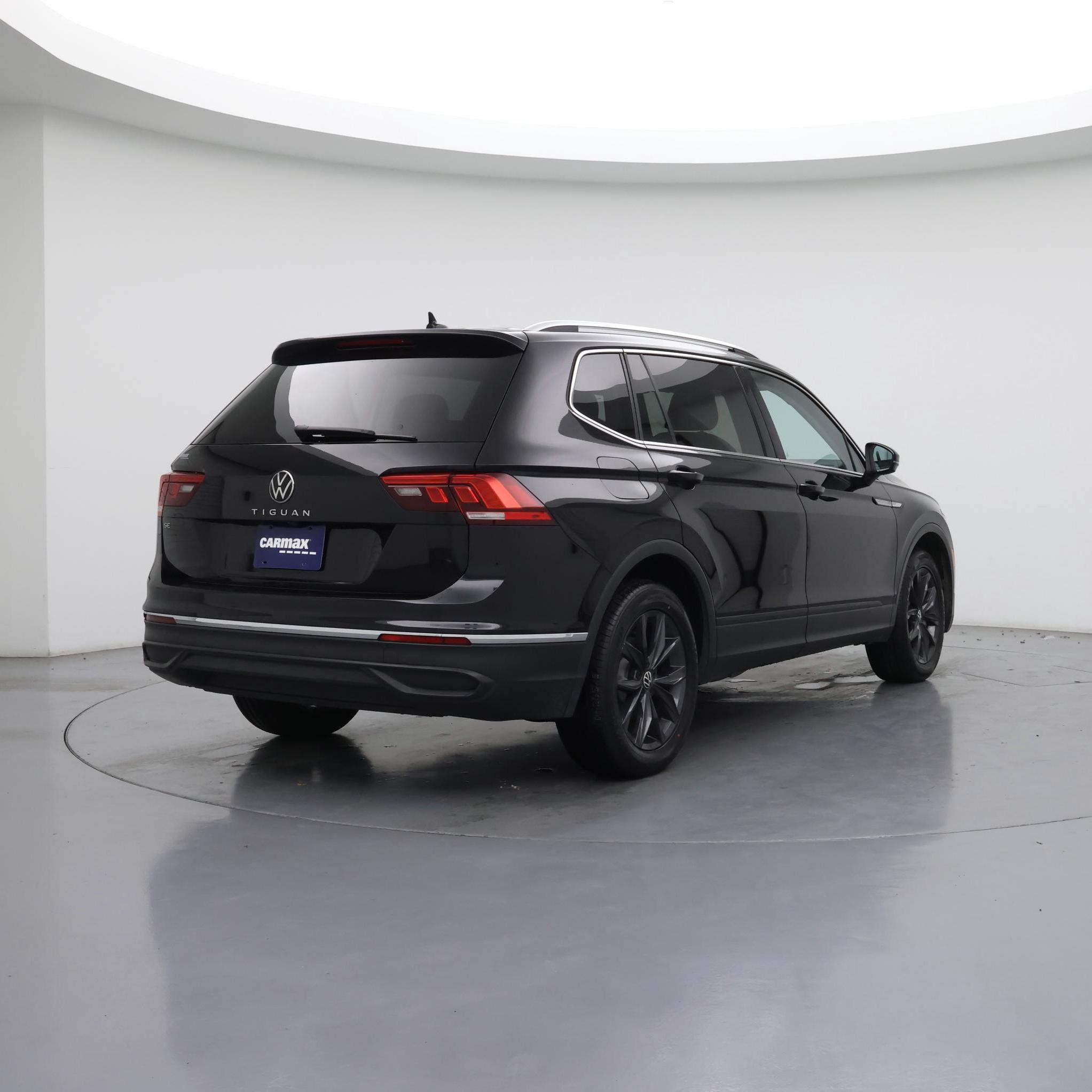 Thumbnail: 2022 Volkswagen Tiguan - 8