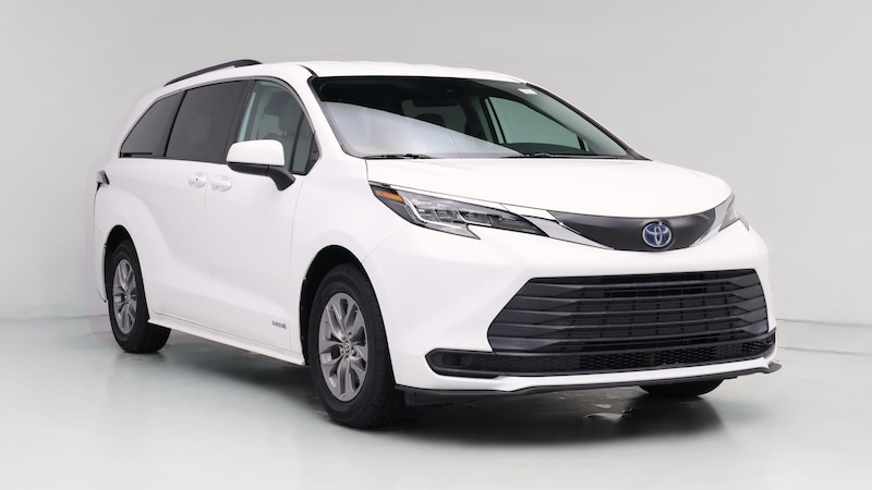 2021 Toyota Sienna LE Hero Image